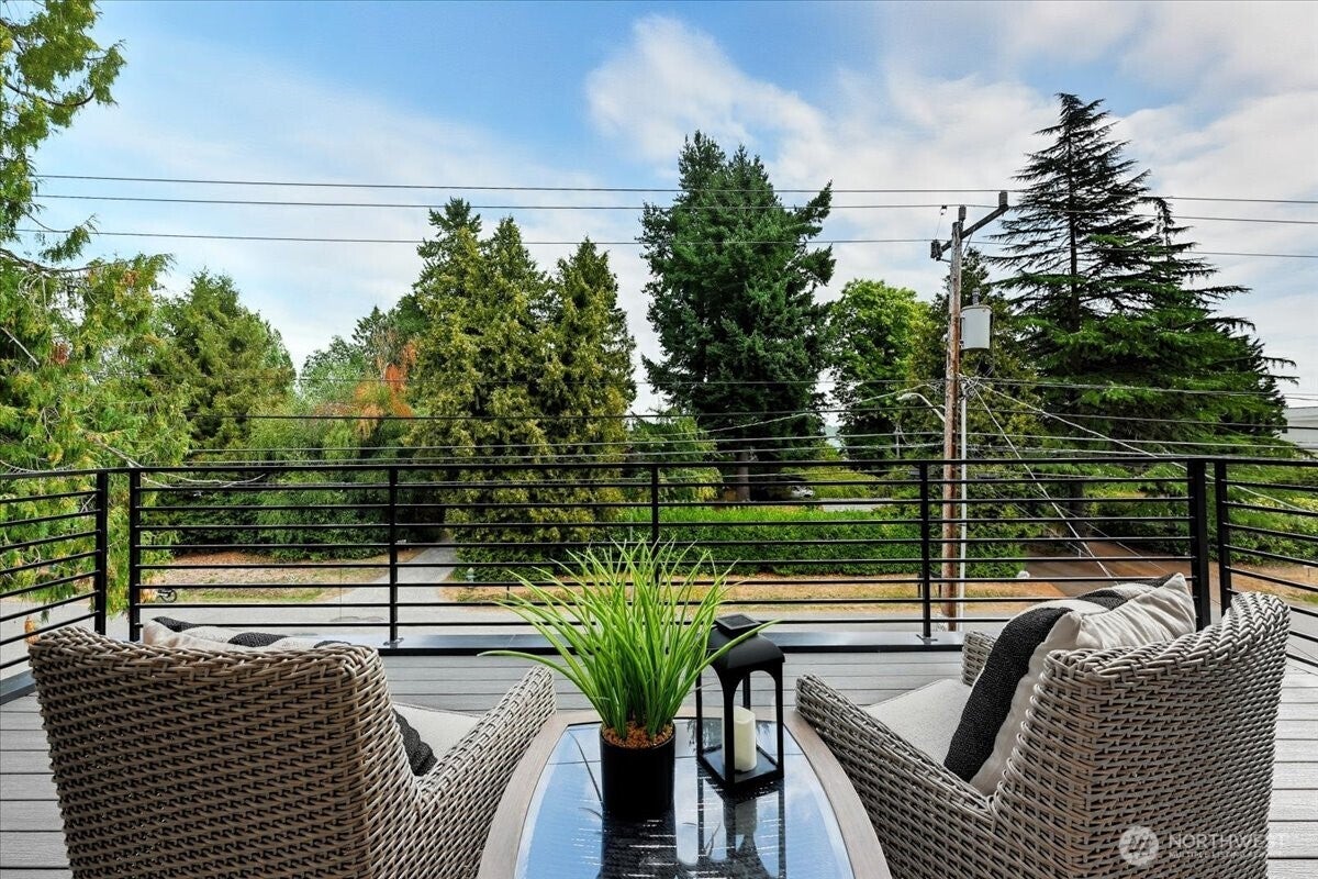 Seattle, Washington, 98125, United States, 4 Bedrooms Bedrooms, ,4 BathroomsBathrooms,Residential,Active,1943816