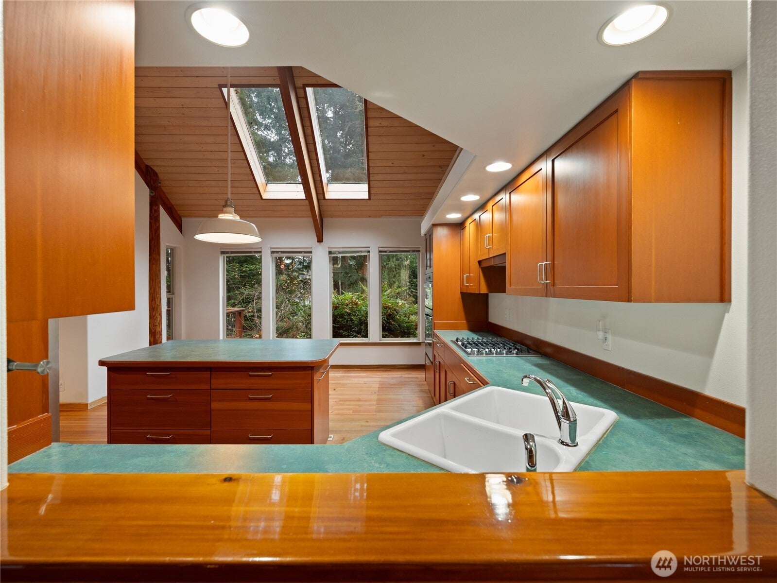 Anacortes, Washington, 98221, United States, 2 Bedrooms Bedrooms, ,3 BathroomsBathrooms,Residential,Active,1997600