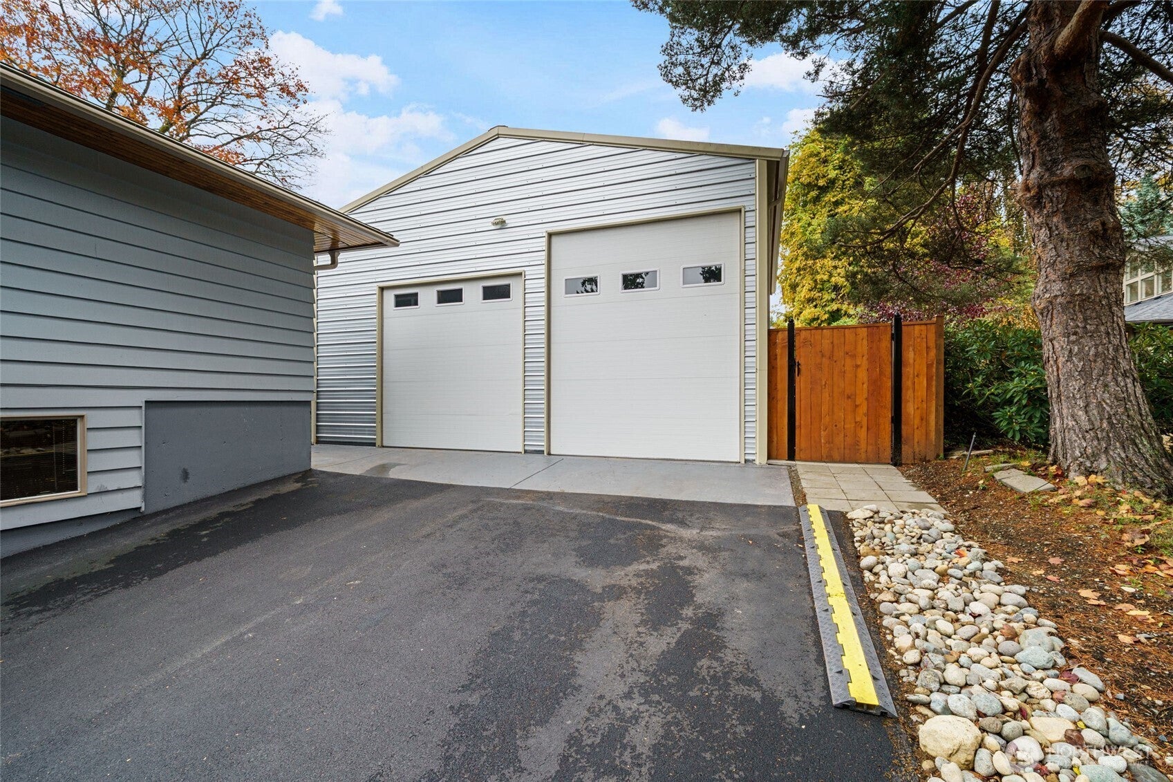 Lynnwood, Washington, 98087, United States, 3 Bedrooms Bedrooms, ,3 BathroomsBathrooms,Residential,Active,1987204