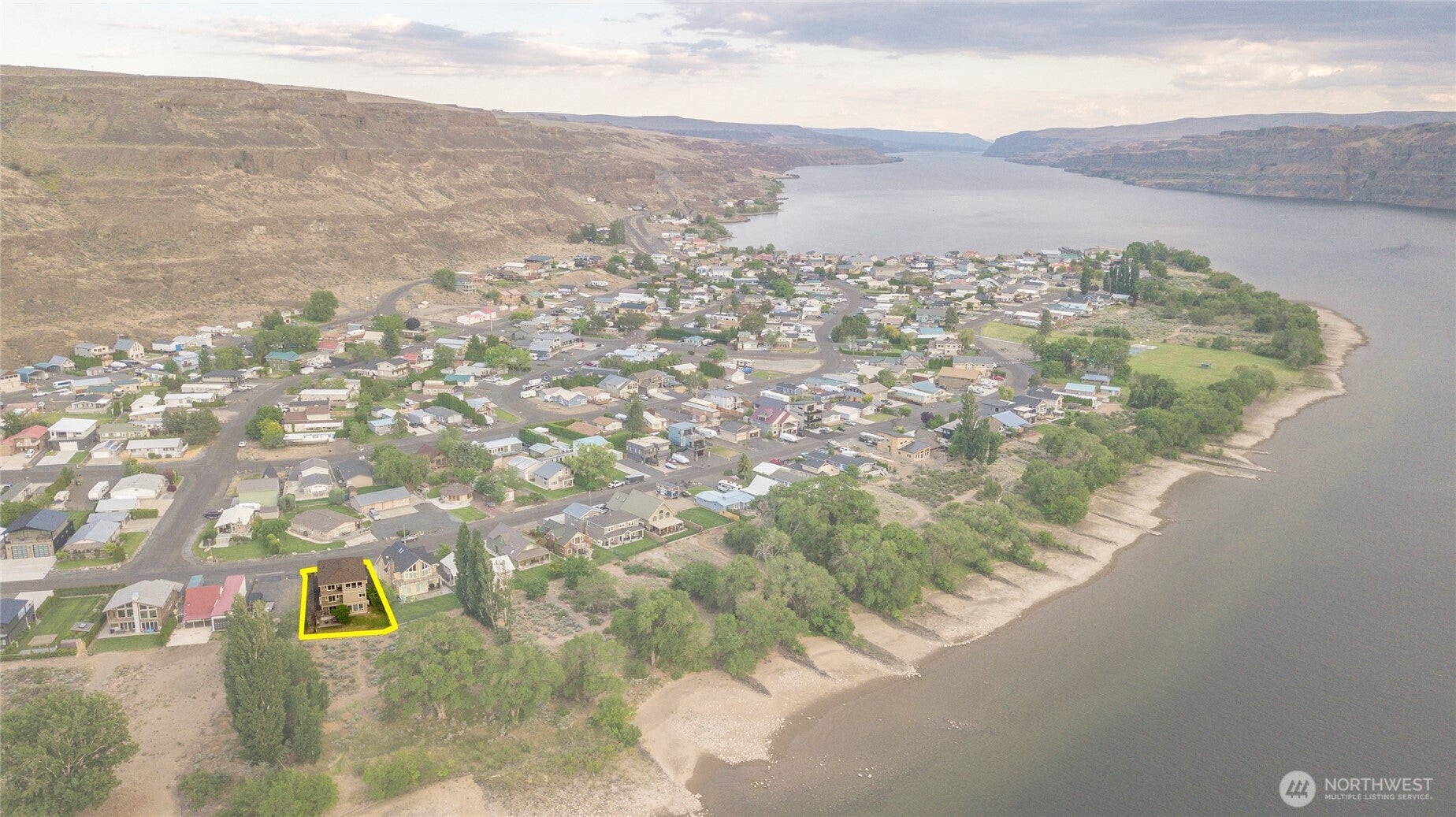 Quincy, Washington, 98848, United States, 4 Bedrooms Bedrooms, ,4 BathroomsBathrooms,Residential,Active,1824915