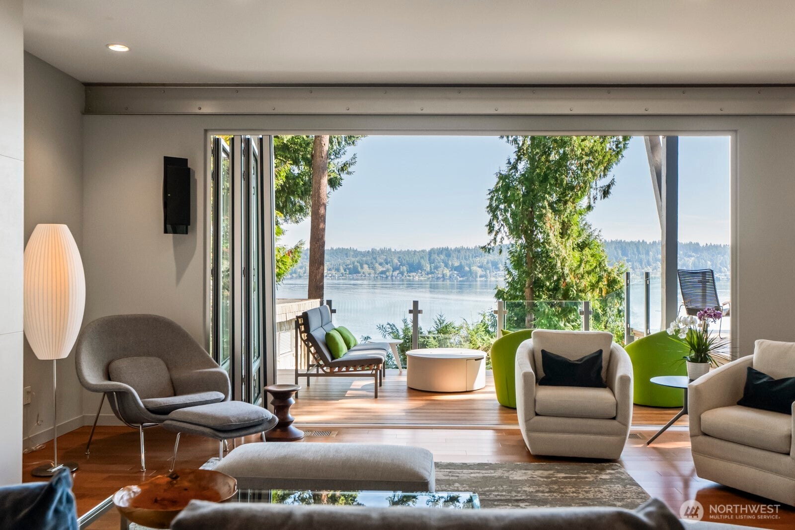 Bellevue, Washington, 98008, United States, 4 Bedrooms Bedrooms, ,5 BathroomsBathrooms,Residential,Active,1960111