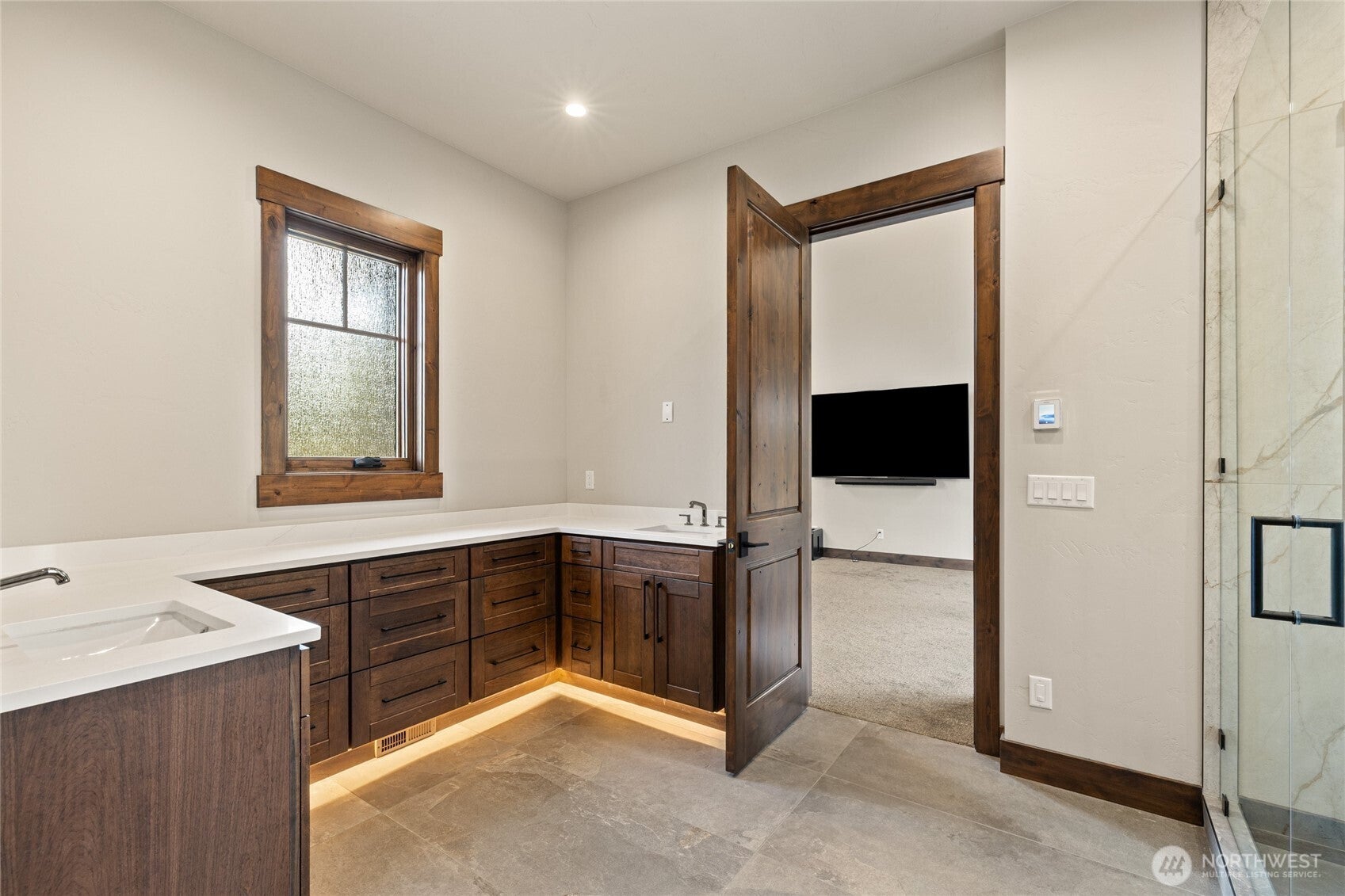 Cle Elum, Washington, 98922, United States, 5 Bedrooms Bedrooms, ,6 BathroomsBathrooms,Residential,Active,2012925