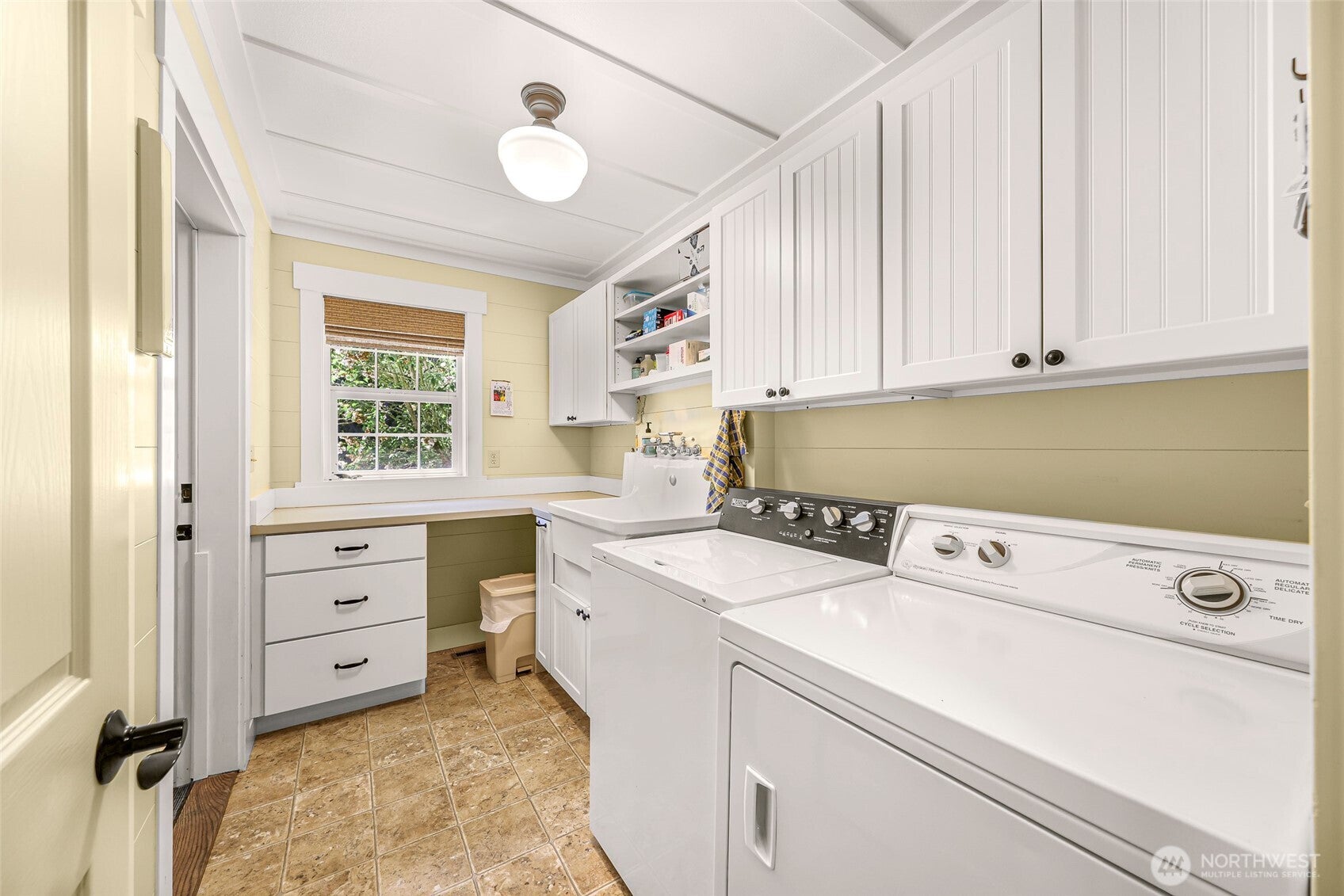 Anacortes, Washington, 98221, United States, 3 Bedrooms Bedrooms, ,2 BathroomsBathrooms,Residential,Active,1834485