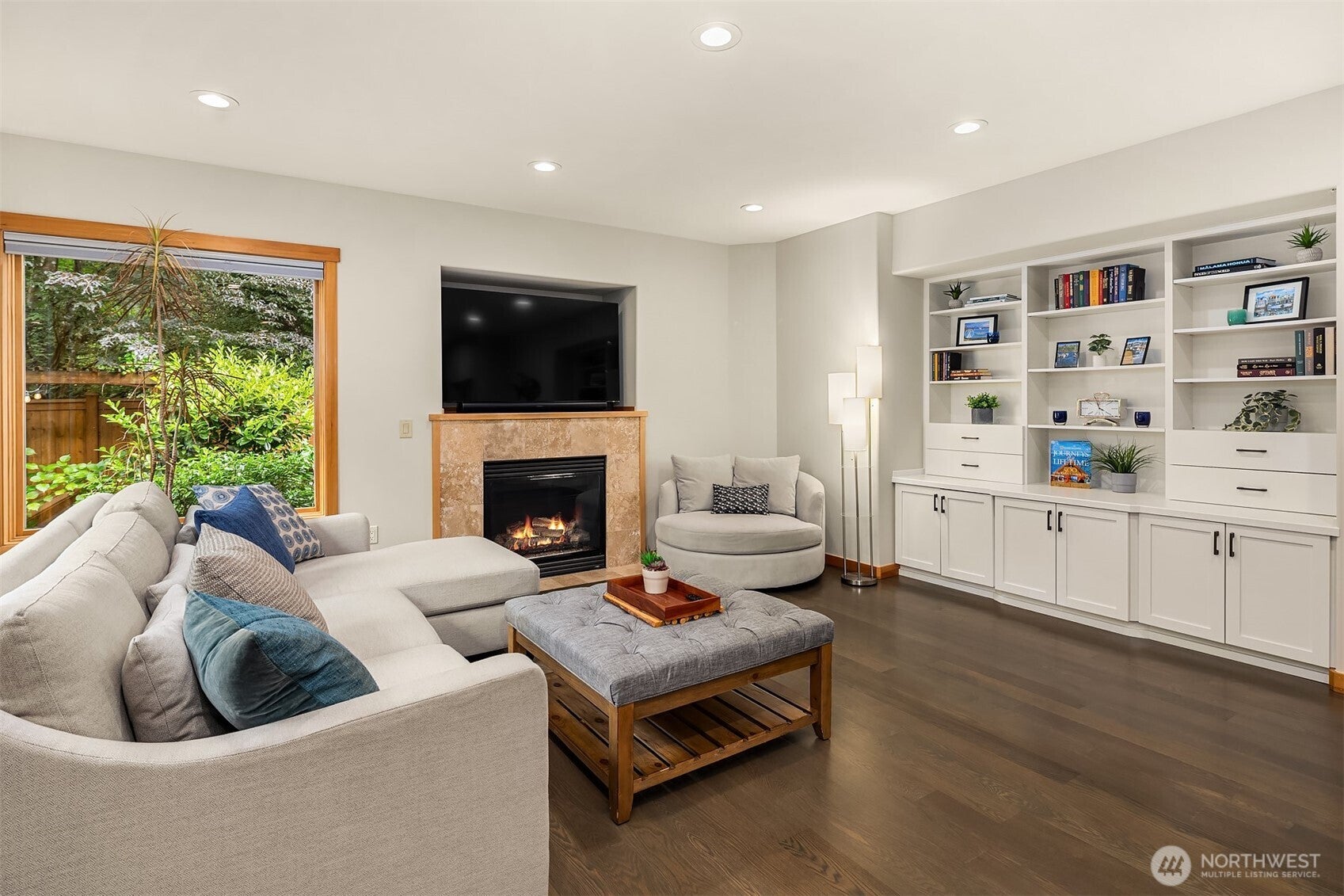 Kirkland, Washington, 98033, United States, 4 Bedrooms Bedrooms, ,3 BathroomsBathrooms,Residential,Active,1943757