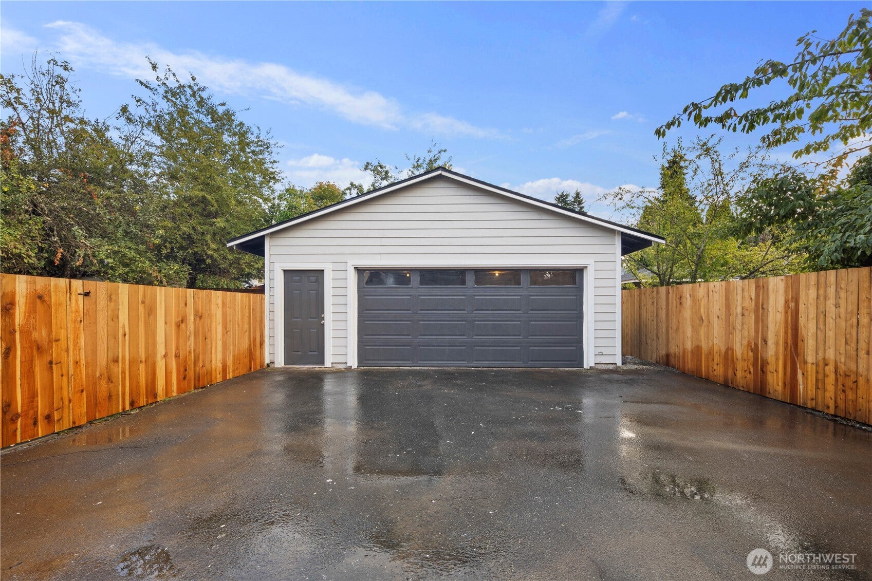 Shoreline, Washington, 98133, United States, 4 Bedrooms Bedrooms, ,3 BathroomsBathrooms,Residential,Active,1944038
