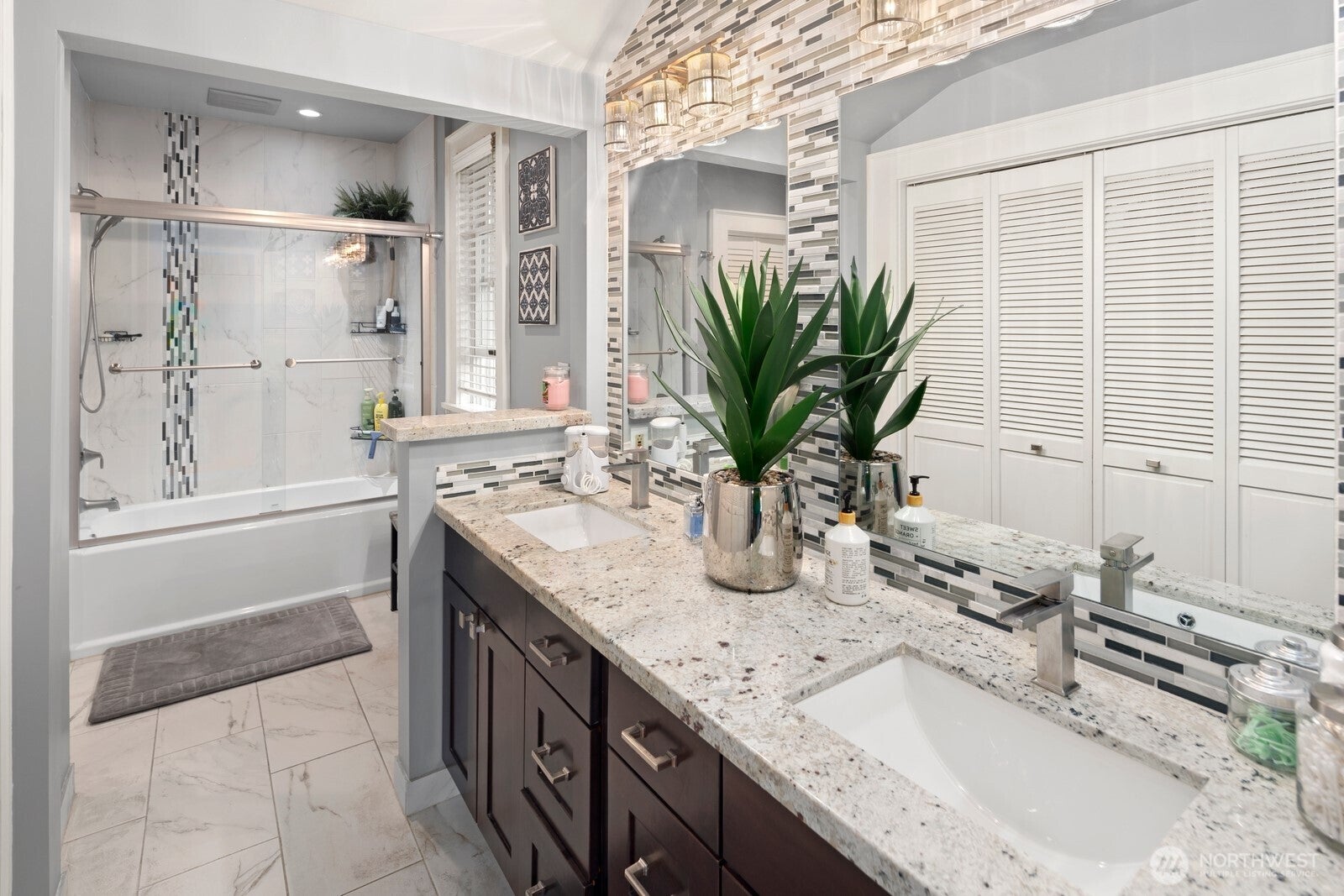 Seattle, Washington, 98122, United States, 3 Bedrooms Bedrooms, ,3 BathroomsBathrooms,Residential,Active,1988423