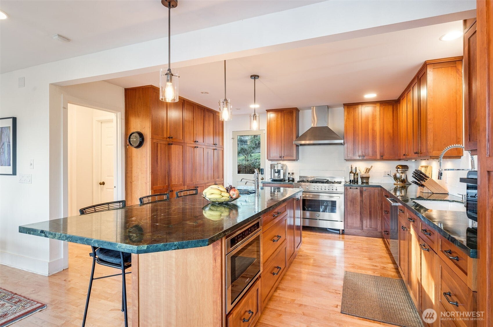 Seattle, Washington, 98144, United States, 5 Bedrooms Bedrooms, ,4 BathroomsBathrooms,Residential,Active,1988732