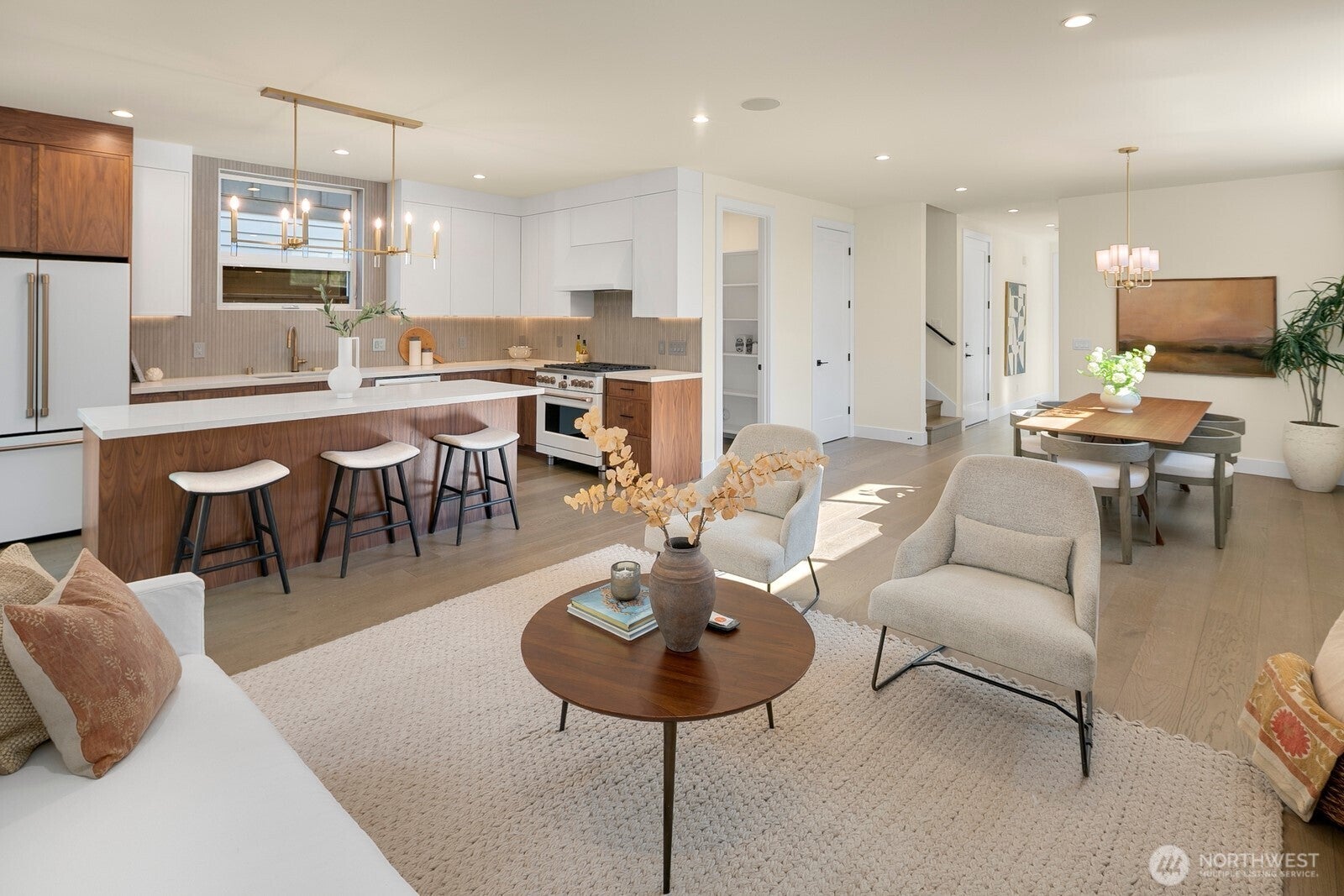 Seattle, Washington, 98115, United States, 4 Bedrooms Bedrooms, ,4 BathroomsBathrooms,Residential,Active,1933886