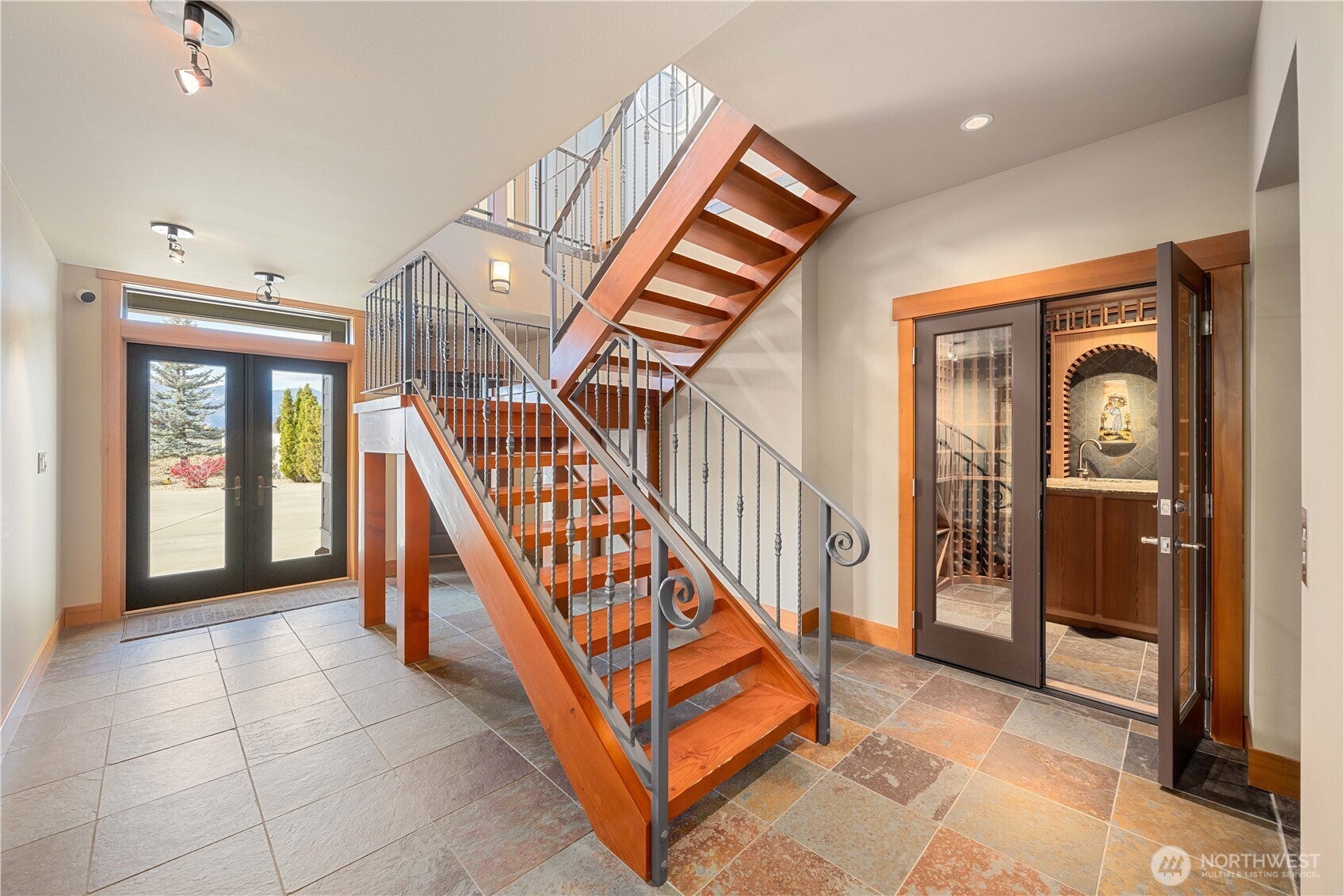 Chelan, Washington, 98816, United States, 4 Bedrooms Bedrooms, ,4 BathroomsBathrooms,Residential,Active,1869141