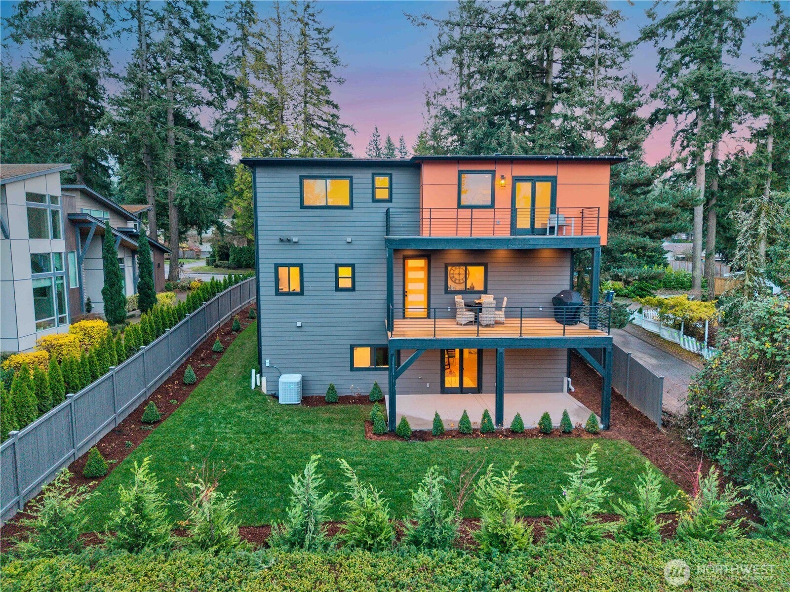 Kirkland, Washington, 98033, United States, 6 Bedrooms Bedrooms, ,7 BathroomsBathrooms,Residential,Active,2015249