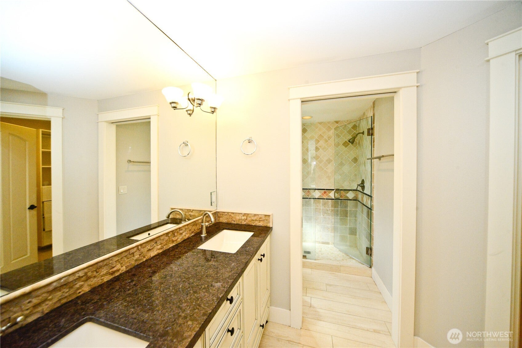 Kirkland, Washington, 98033, United States, 3 Bedrooms Bedrooms, ,2 BathroomsBathrooms,Residential,Active,1945849