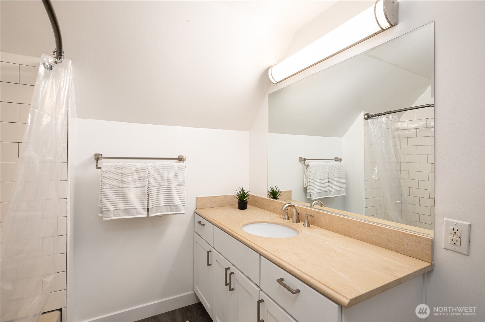 Bellingham, Washington, 98225, United States, 6 Bedrooms Bedrooms, ,3 BathroomsBathrooms,Residential,Active,1945315