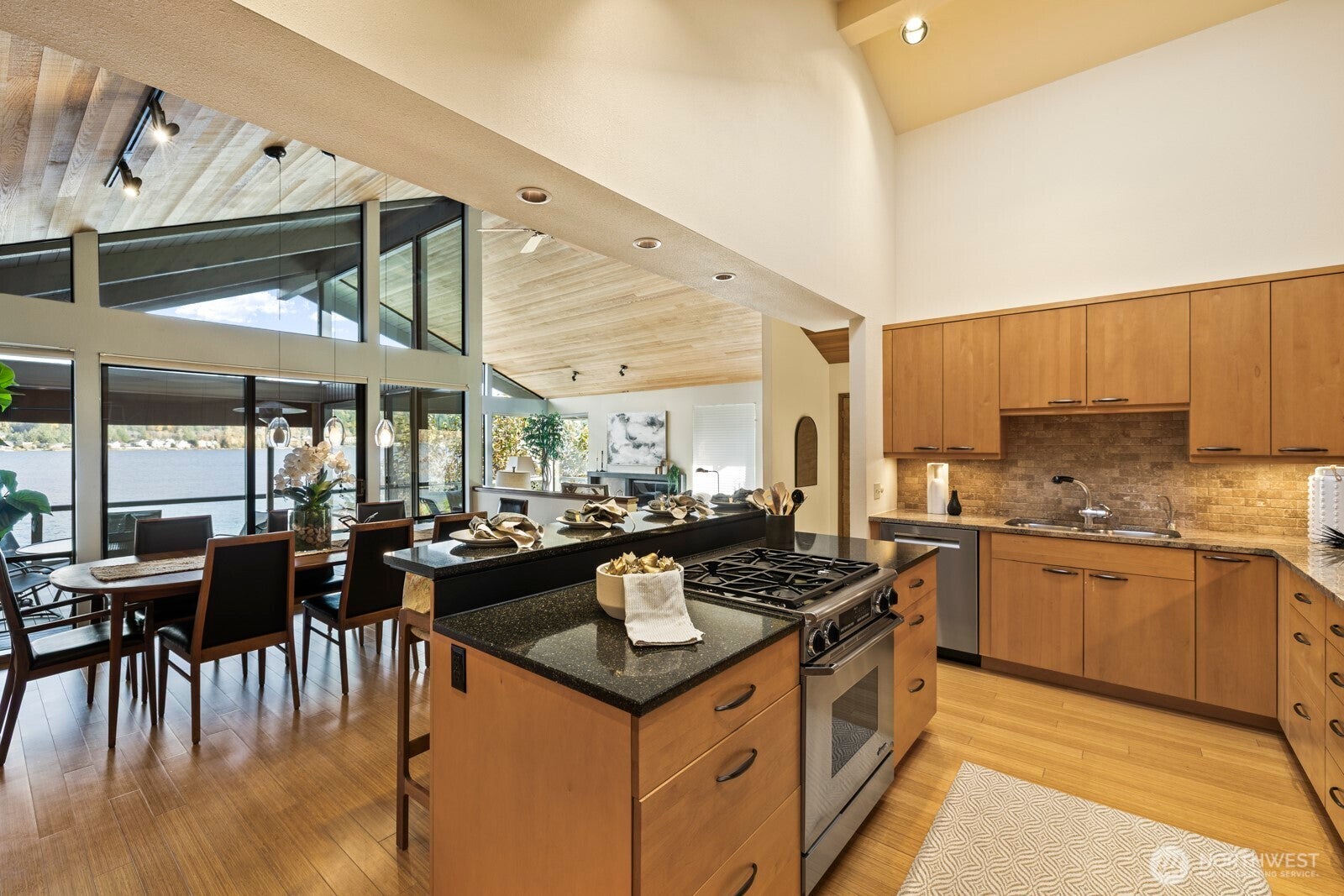 Redmond, Washington, 98052, United States, 4 Bedrooms Bedrooms, ,4 BathroomsBathrooms,Residential,Active,1989771