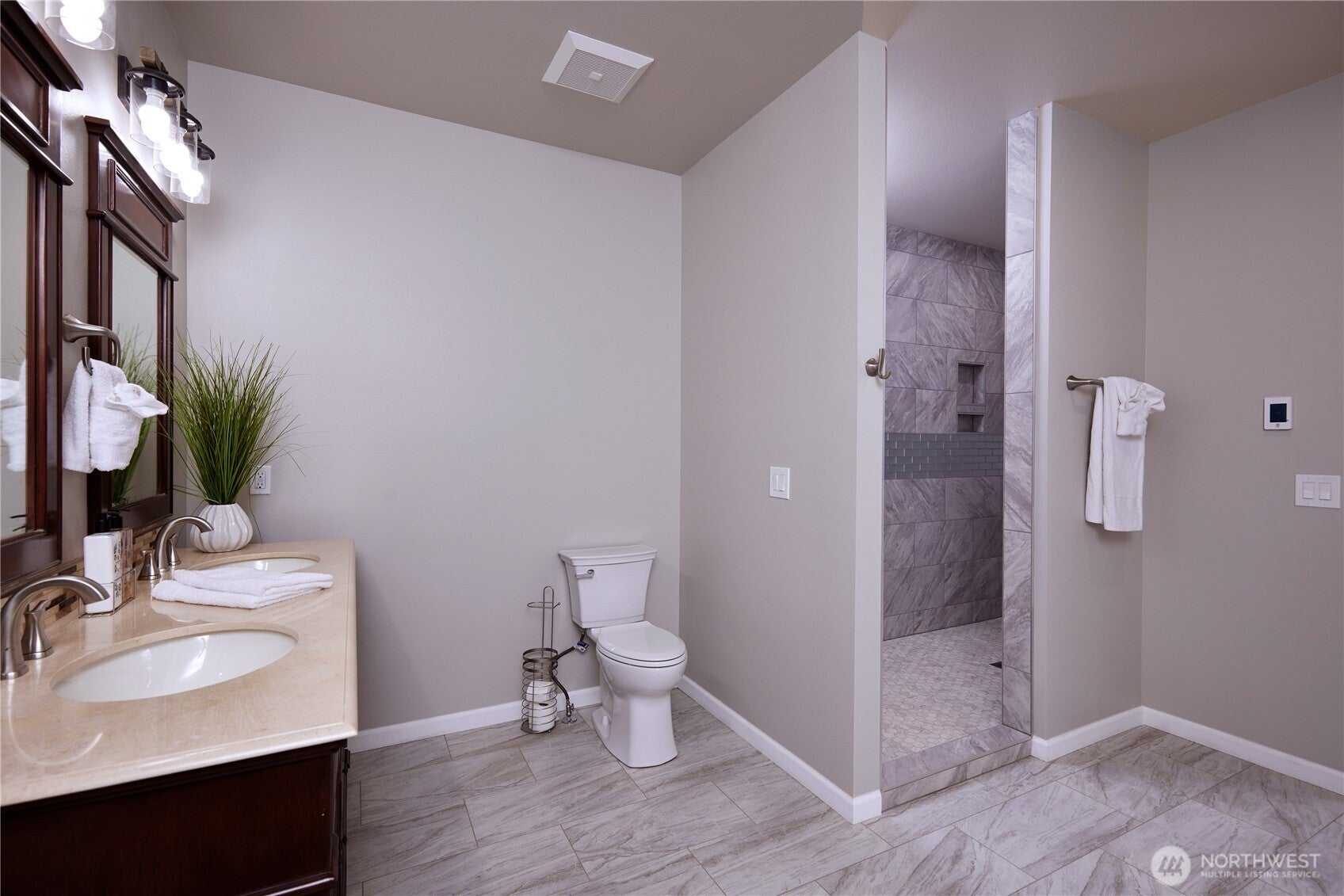 Walla Walla, Washington, 99362, United States, 5 Bedrooms Bedrooms, ,6 BathroomsBathrooms,Residential,Active,1967110