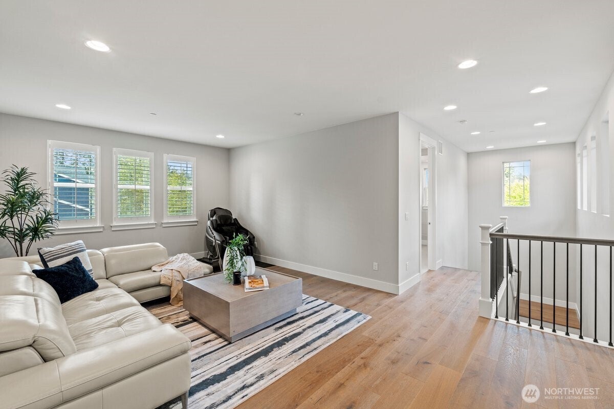 Bothell, Washington, 98021, United States, 4 Bedrooms Bedrooms, ,5 BathroomsBathrooms,Residential,Active,1860296