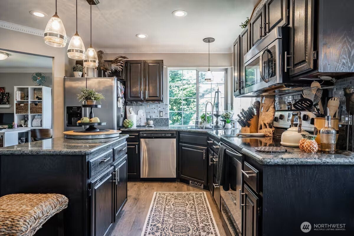 Lakewood, Washington, 98498, United States, 4 Bedrooms Bedrooms, ,4 BathroomsBathrooms,Residential,Active,1988477