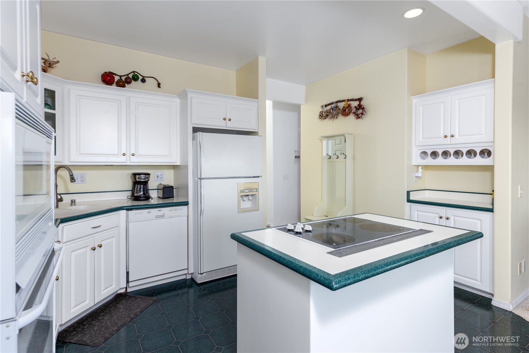 Sequim, Washington, 98382, United States, 2 Bedrooms Bedrooms, ,2 BathroomsBathrooms,Residential,Active,1967307