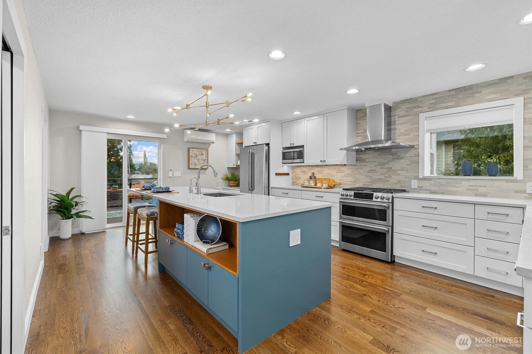 Seattle, Washington, 98118, United States, 4 Bedrooms Bedrooms, ,4 BathroomsBathrooms,Residential,Active,1964271