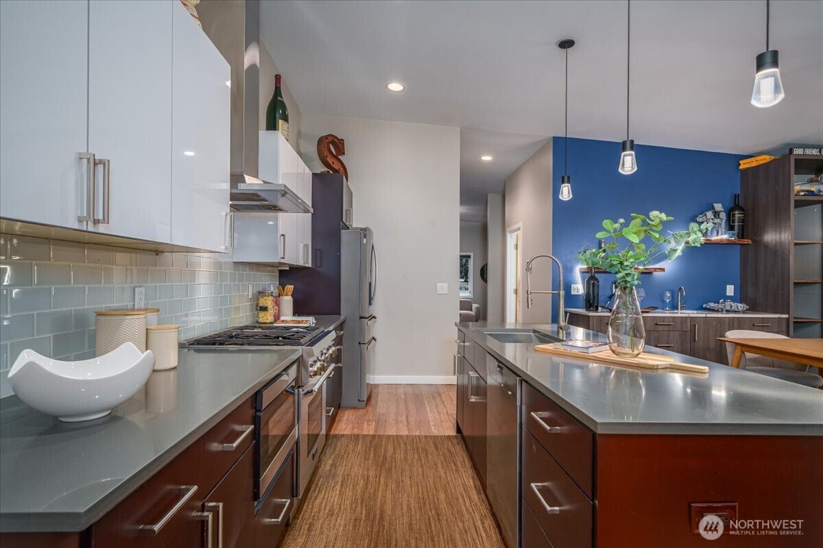 Seattle, Washington, 98177, United States, 4 Bedrooms Bedrooms, ,3 BathroomsBathrooms,Residential,Active,1953640