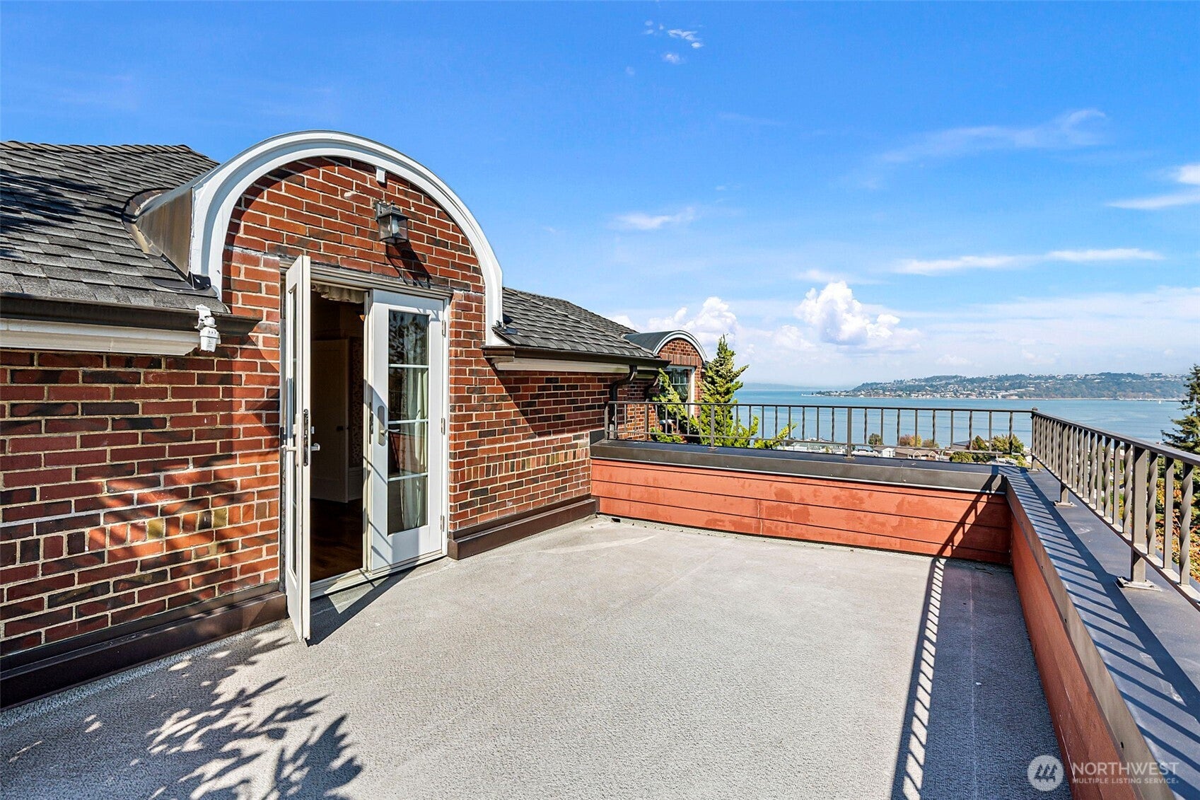 Tacoma, Washington, 98406, United States, 4 Bedrooms Bedrooms, ,4 BathroomsBathrooms,Residential,Active,1952076