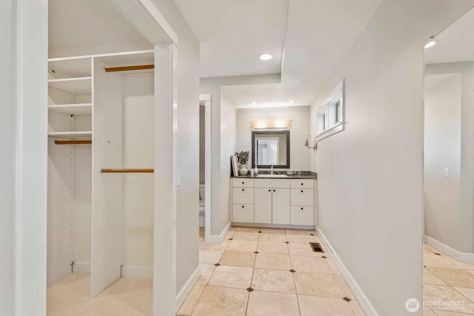 Seattle, Washington, 98136, United States, 4 Bedrooms Bedrooms, ,4 BathroomsBathrooms,Residential,Active,2013153