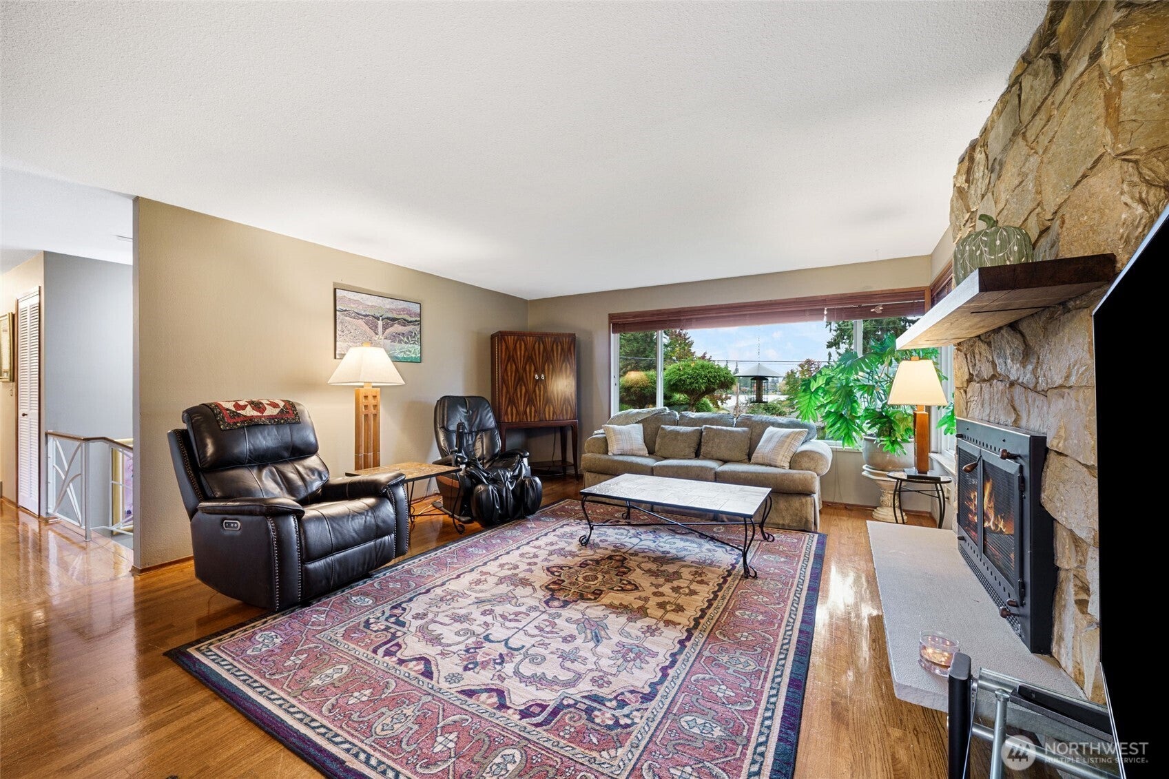 Lynnwood, Washington, 98087, United States, 3 Bedrooms Bedrooms, ,3 BathroomsBathrooms,Residential,Active,1987204