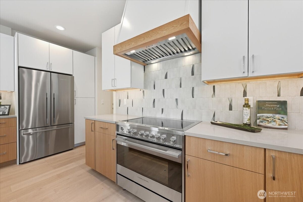 Seattle, Washington, 98125, United States, 4 Bedrooms Bedrooms, ,4 BathroomsBathrooms,Residential,Active,1943807