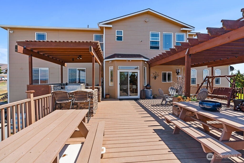 Yakima, Washington, 98901, United States, 4 Bedrooms Bedrooms, ,3 BathroomsBathrooms,Residential,Active,1820832