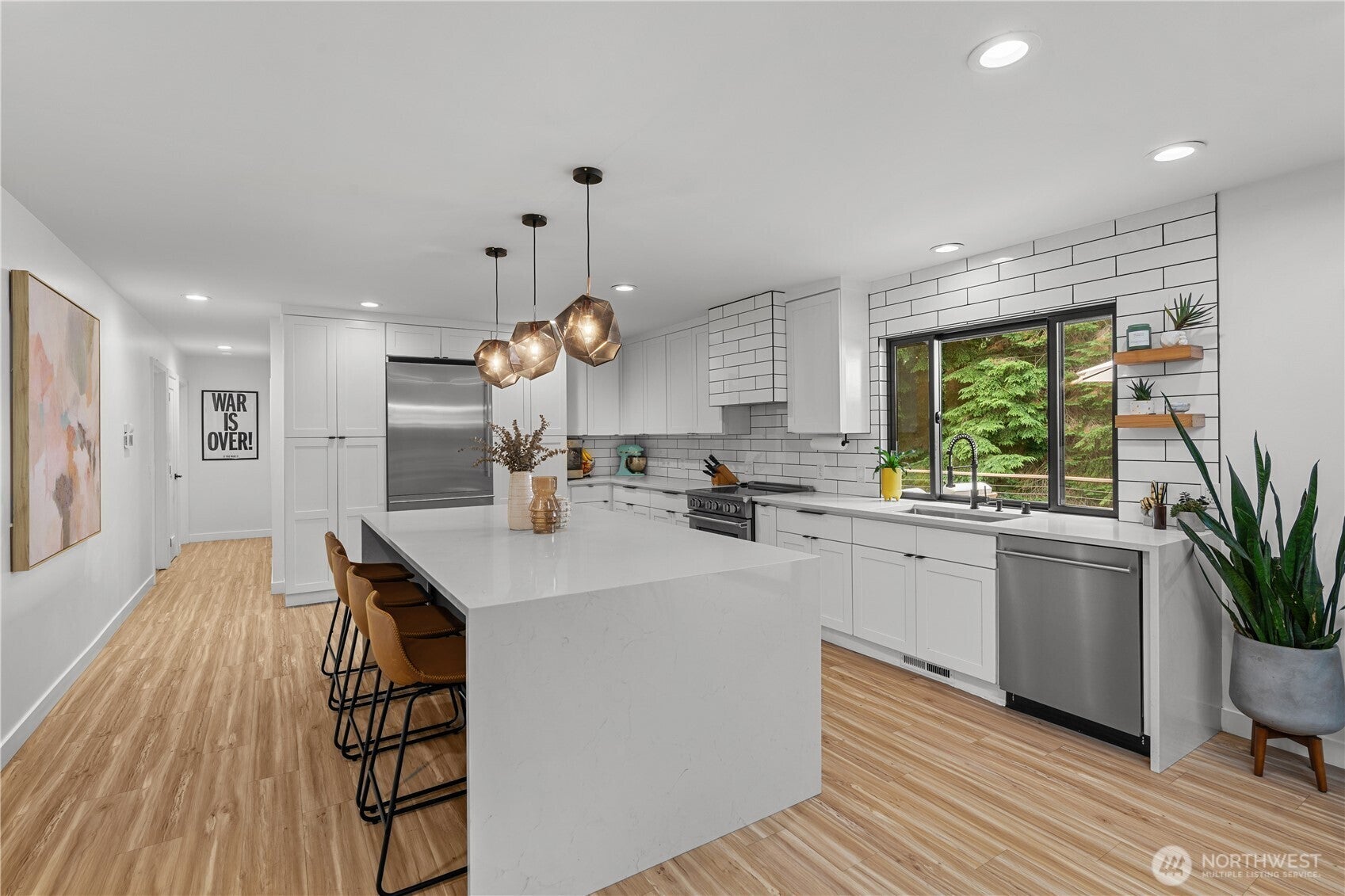 Issaquah, Washington, 98027, United States, 4 Bedrooms Bedrooms, ,3 BathroomsBathrooms,Residential,Active,1892601