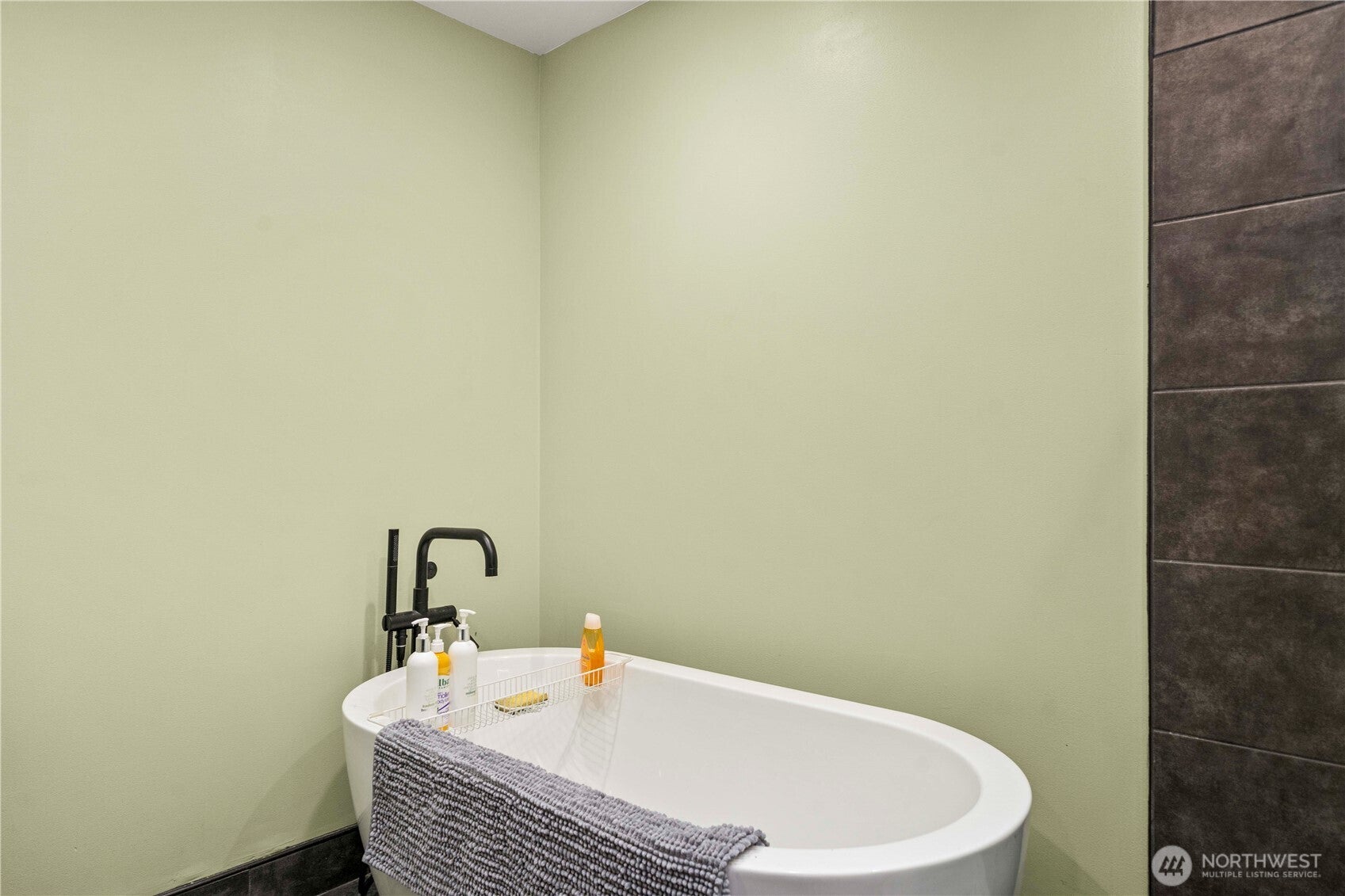 Lakewood, Washington, 98499, United States, ,3 BathroomsBathrooms,Residential,Active,1888516