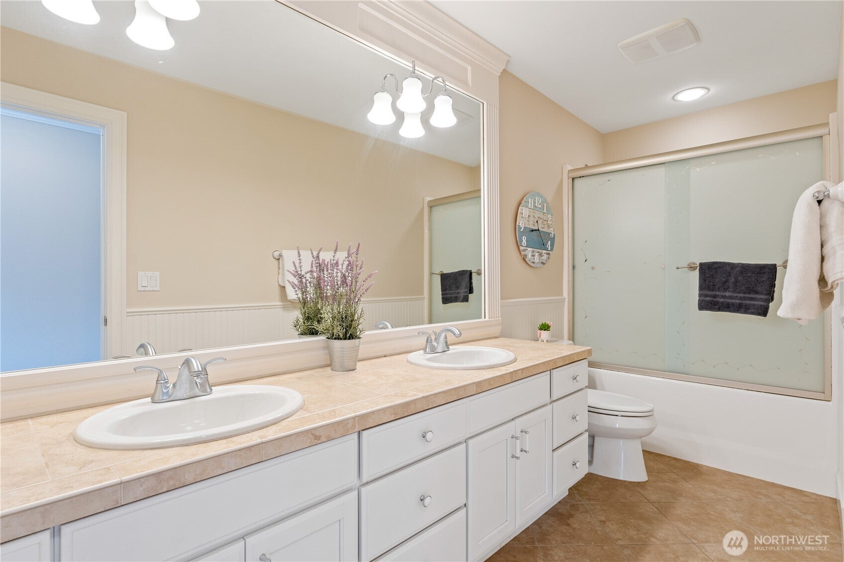 Manson, Washington, 98831, United States, 4 Bedrooms Bedrooms, ,4 BathroomsBathrooms,Residential,Active,1936117