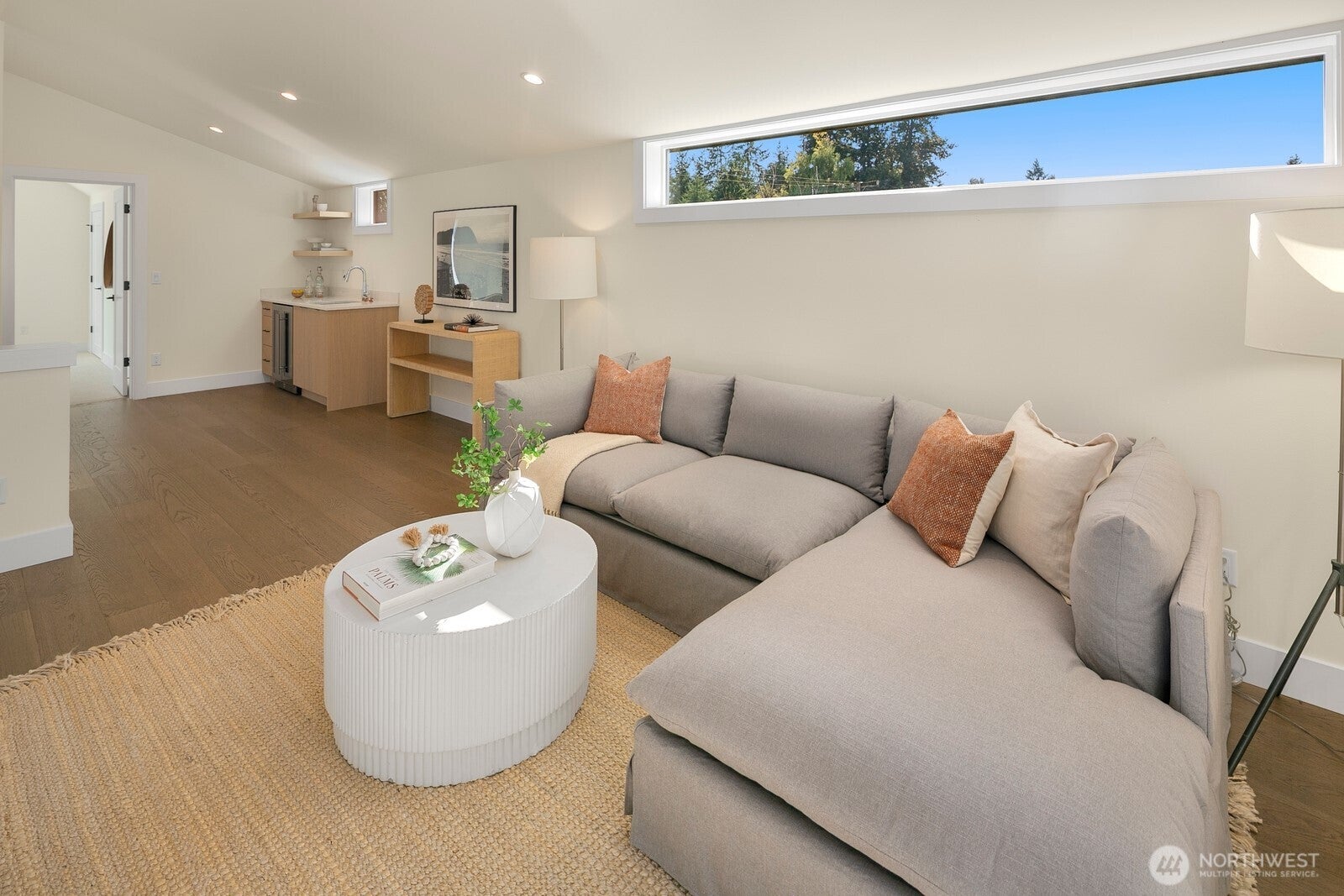 Seattle, Washington, 98115, United States, 4 Bedrooms Bedrooms, ,4 BathroomsBathrooms,Residential,Active,1933886