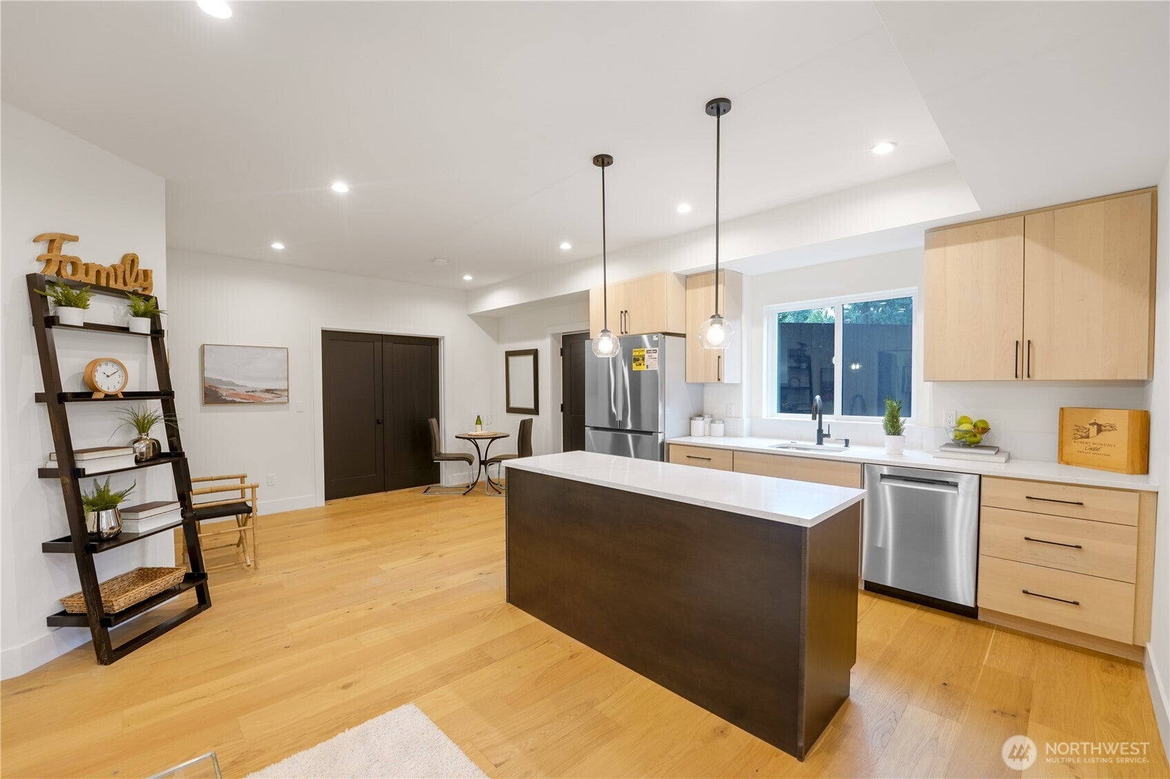 Kirkland, Washington, 98033, United States, 6 Bedrooms Bedrooms, ,7 BathroomsBathrooms,Residential,Active,2015249