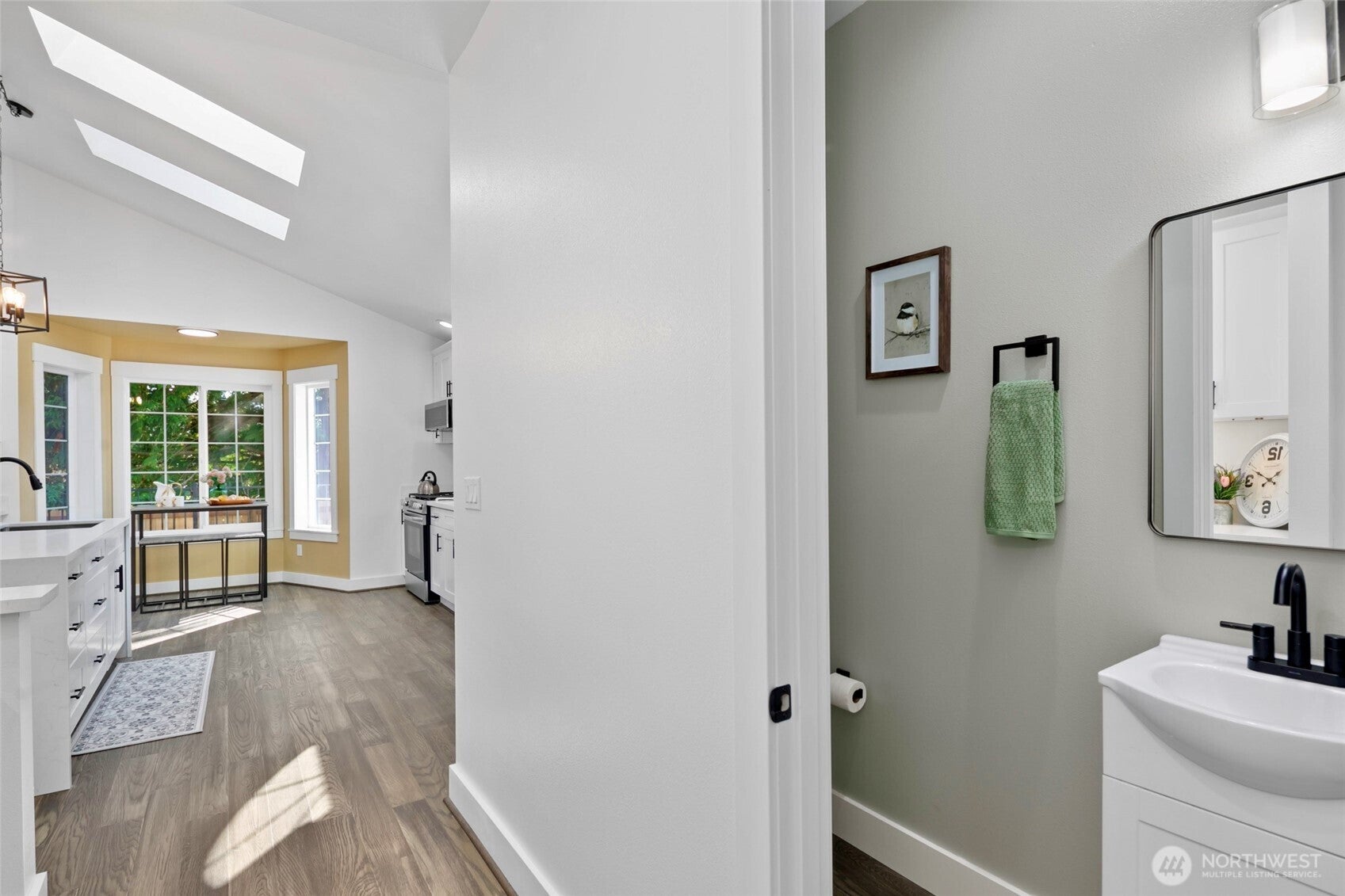 Lake Forest Park, Washington, 98043, United States, 4 Bedrooms Bedrooms, ,3 BathroomsBathrooms,Residential,Active,1963256