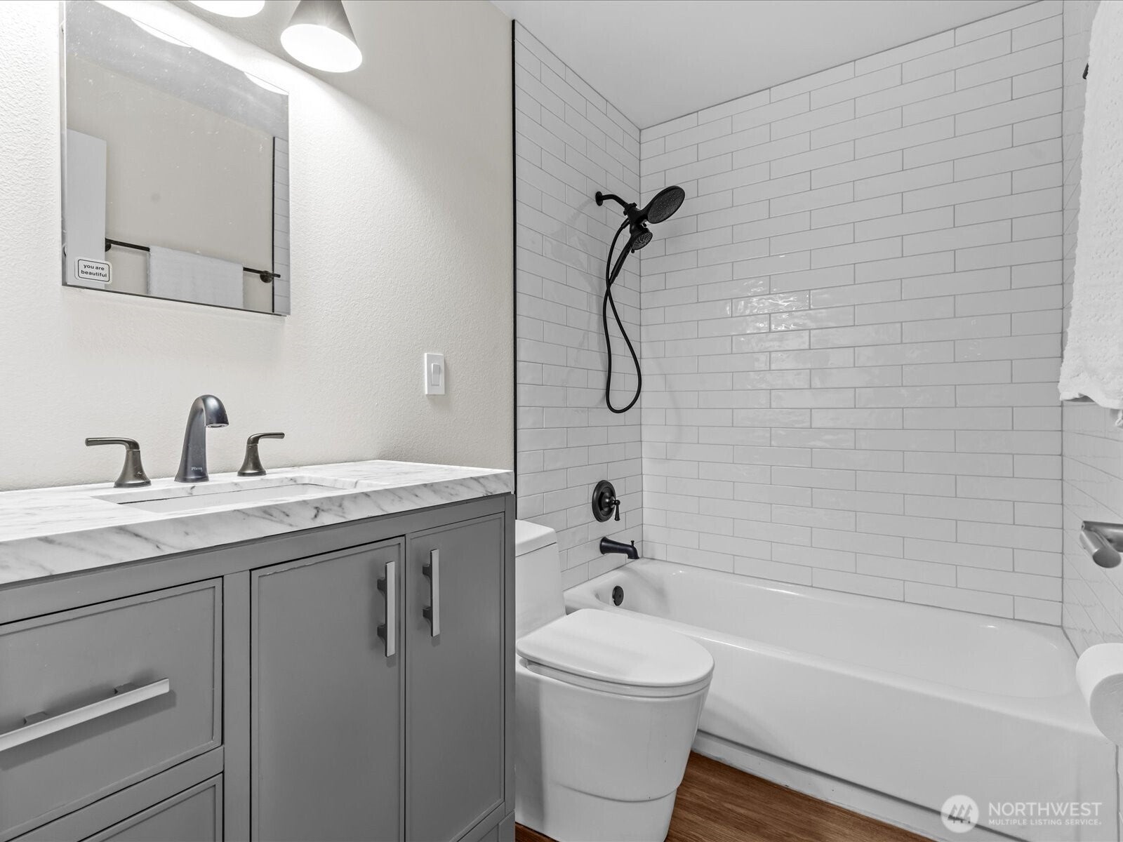 Kirkland, Washington, 98033, United States, 3 Bedrooms Bedrooms, ,3 BathroomsBathrooms,Residential,Active,1941339