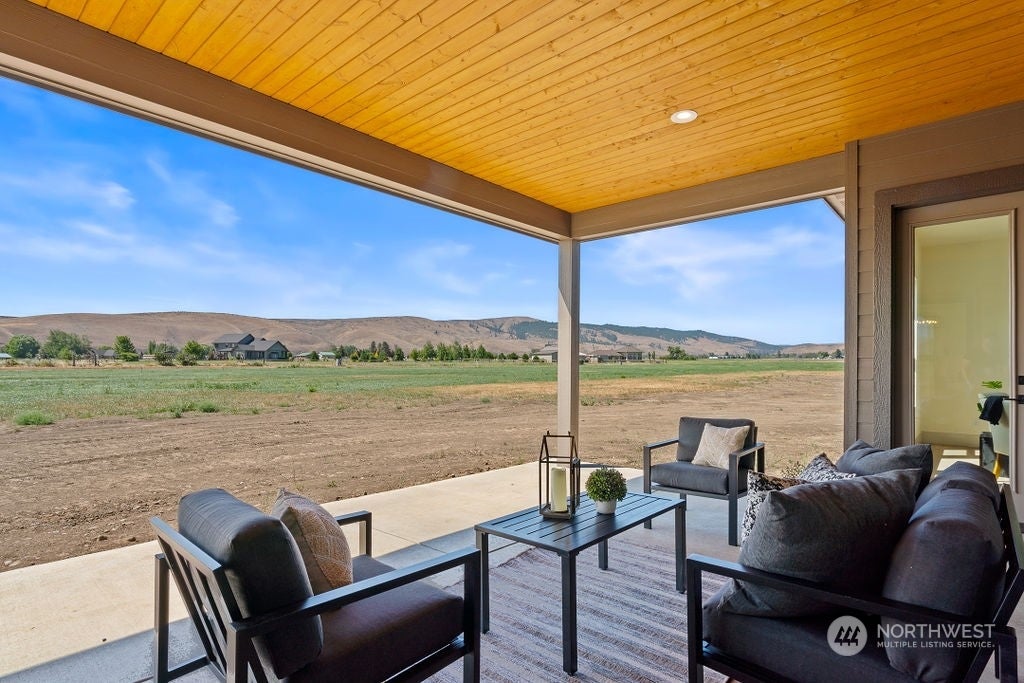 Ellensburg, Washington, 98926, United States, 3 Bedrooms Bedrooms, ,3 BathroomsBathrooms,Residential,Active,1902955