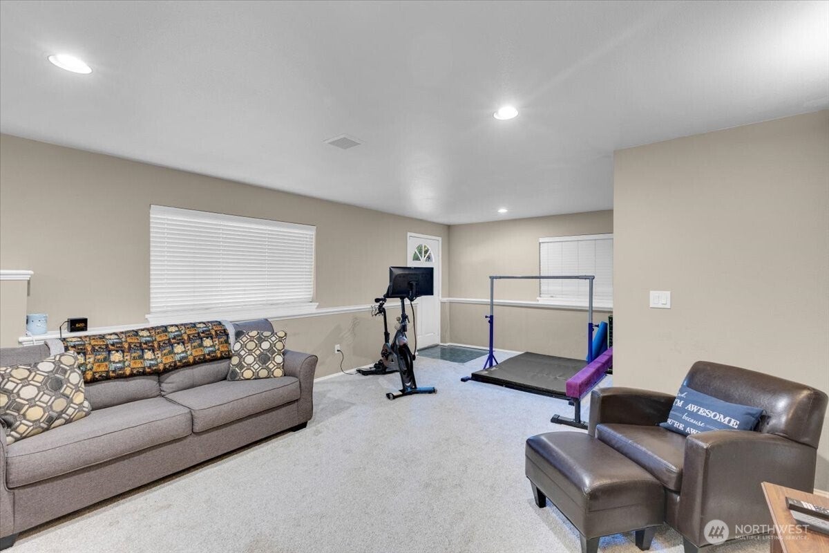 Snohomish, Washington, 98296, United States, 4 Bedrooms Bedrooms, ,4 BathroomsBathrooms,Residential,Active,1914620