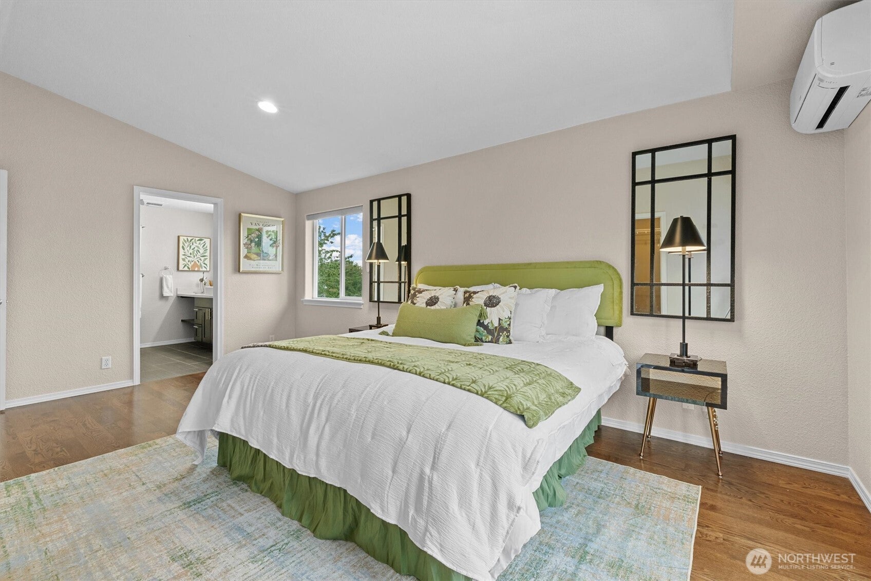 Seattle, Washington, 98118, United States, 4 Bedrooms Bedrooms, ,4 BathroomsBathrooms,Residential,Active,1964271