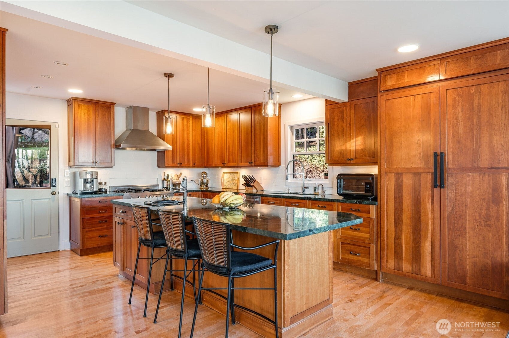 Seattle, Washington, 98144, United States, 5 Bedrooms Bedrooms, ,4 BathroomsBathrooms,Residential,Active,1936447