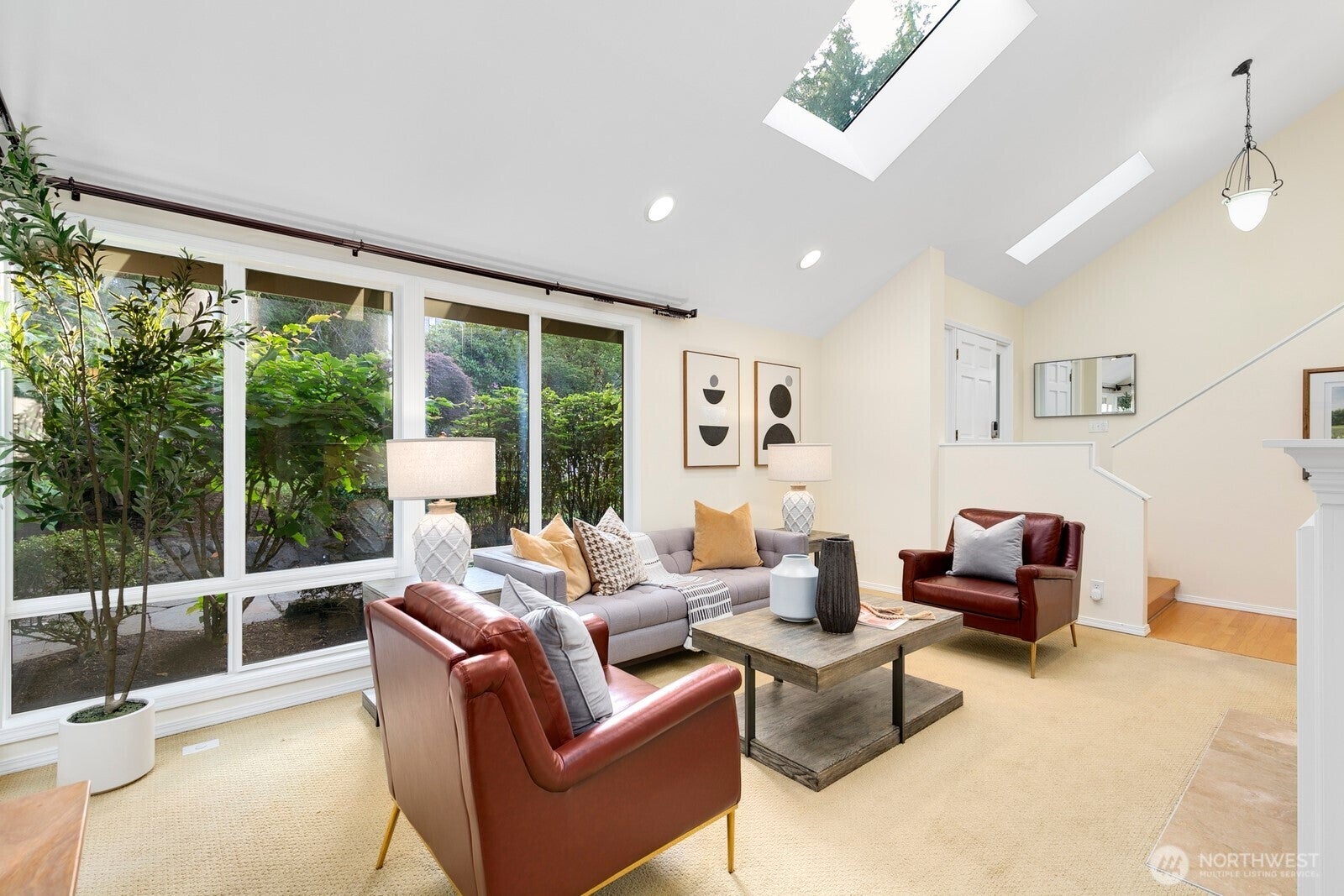 Kirkland, Washington, 98033, United States, 4 Bedrooms Bedrooms, ,3 BathroomsBathrooms,Residential,Active,1909901