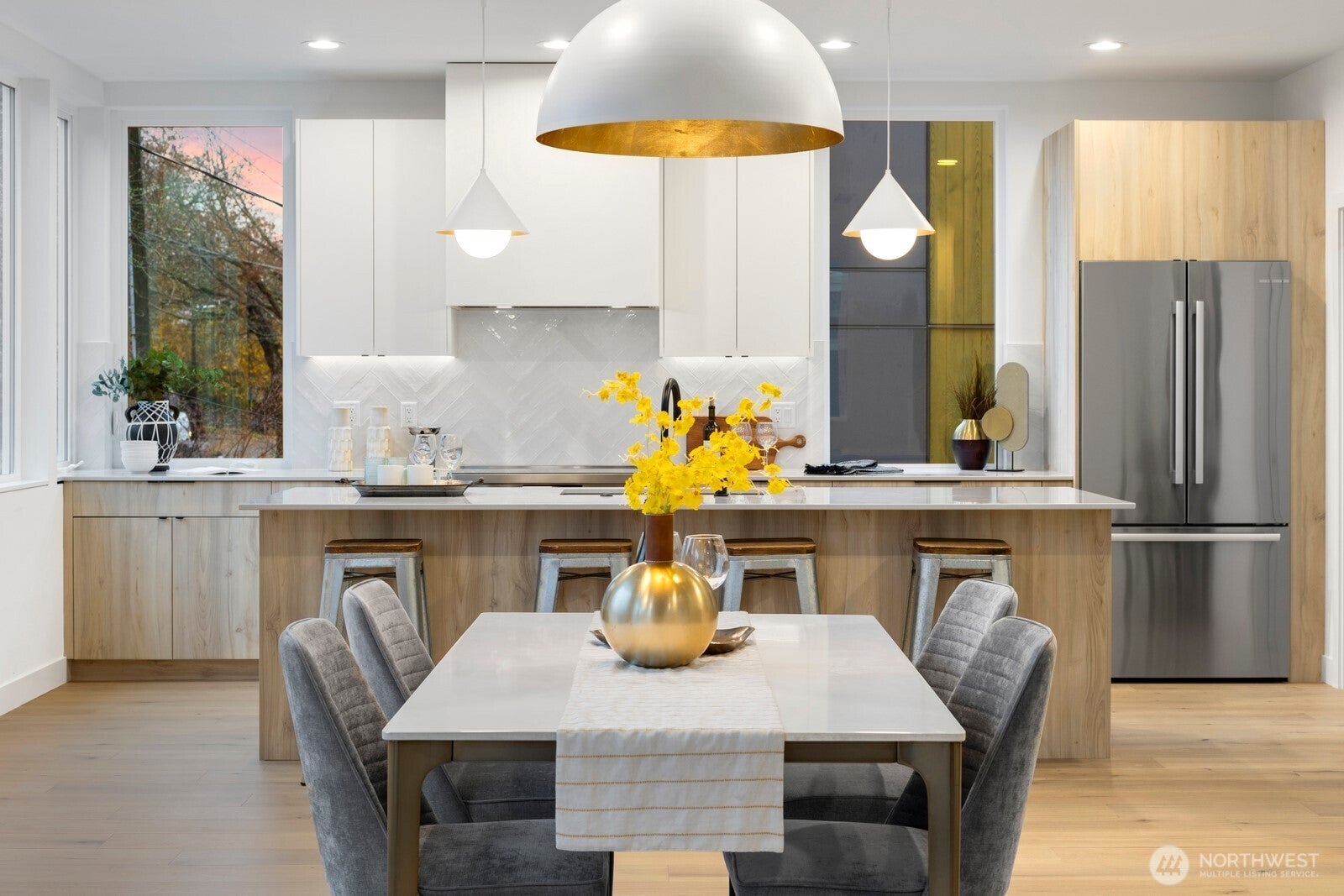 Seattle, Washington, 98122, United States, 4 Bedrooms Bedrooms, ,4 BathroomsBathrooms,Residential,Active,1992279