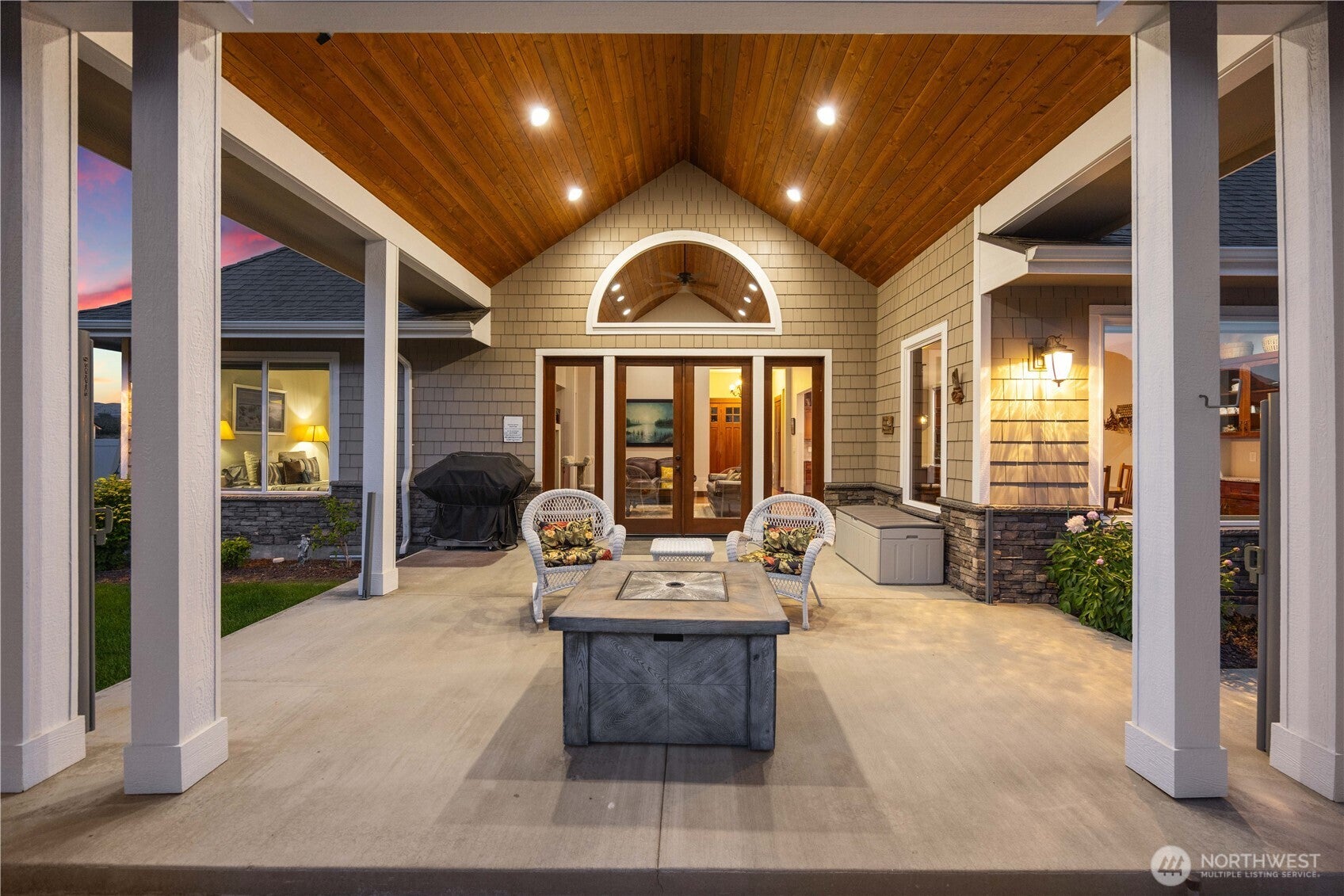 Orondo, Washington, 98843, United States, 3 Bedrooms Bedrooms, ,4 BathroomsBathrooms,Residential,Active,1823970