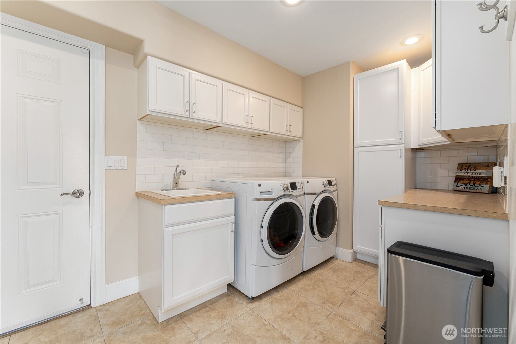 Manson, Washington, 98831, United States, 4 Bedrooms Bedrooms, ,4 BathroomsBathrooms,Residential,Active,1936117