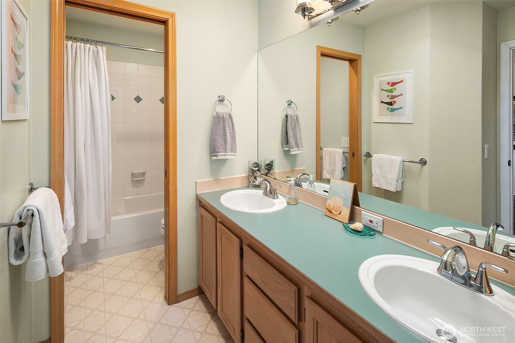 Woodinville, Washington, 98072, United States, 3 Bedrooms Bedrooms, ,3 BathroomsBathrooms,Residential,Active,1945838