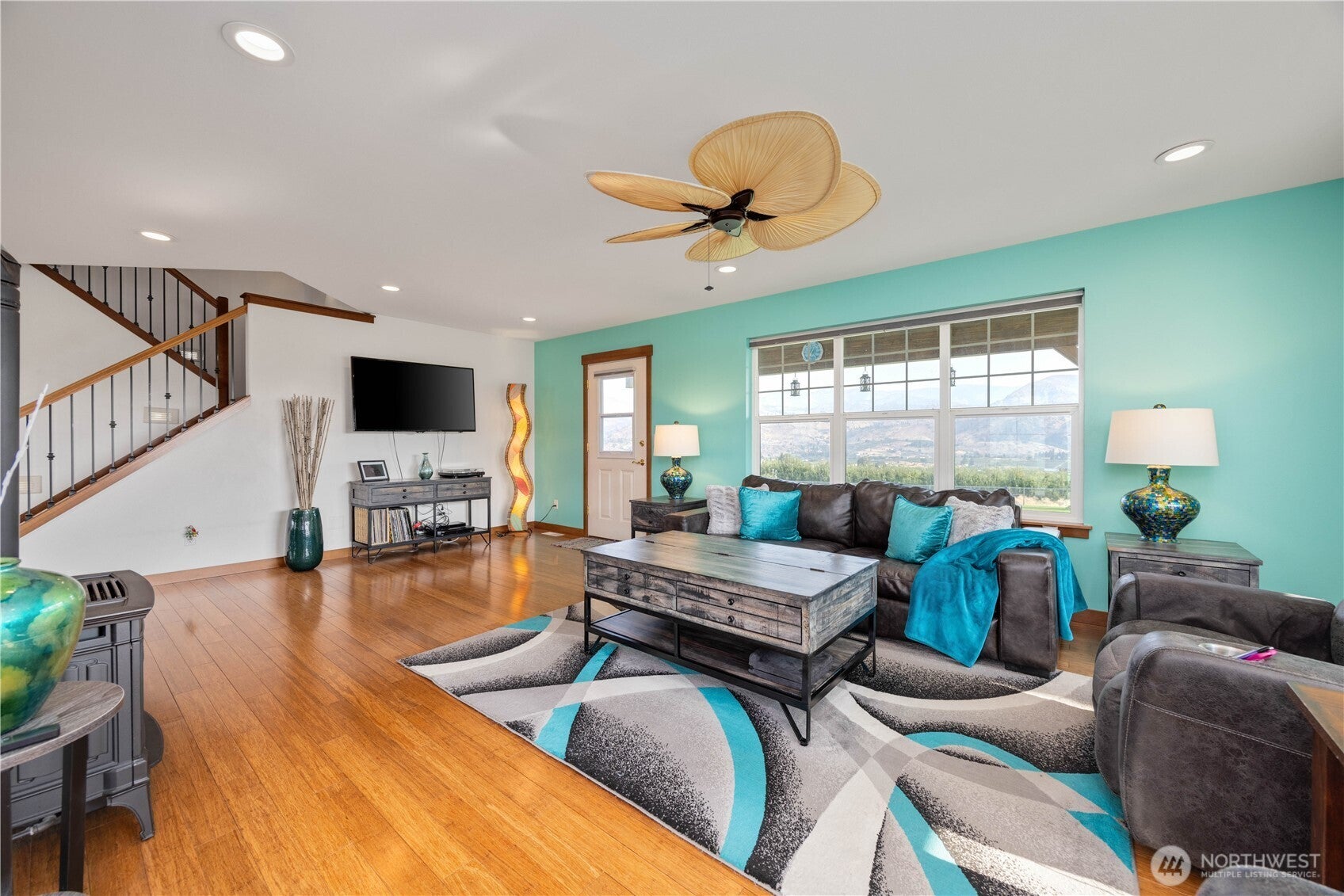 Manson, Washington, 98831, United States, 3 Bedrooms Bedrooms, ,3 BathroomsBathrooms,Residential,Active,1946323