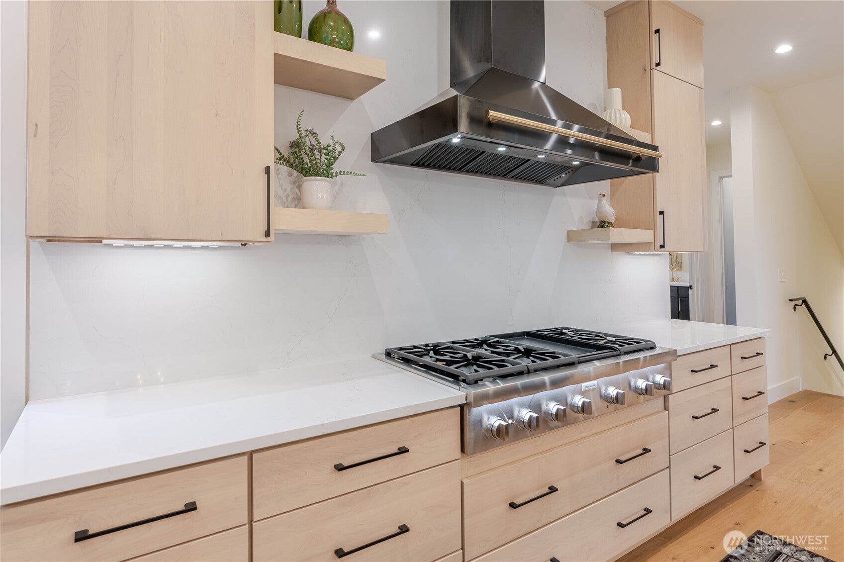 Kirkland, Washington, 98033, United States, 6 Bedrooms Bedrooms, ,7 BathroomsBathrooms,Residential,Active,2008735