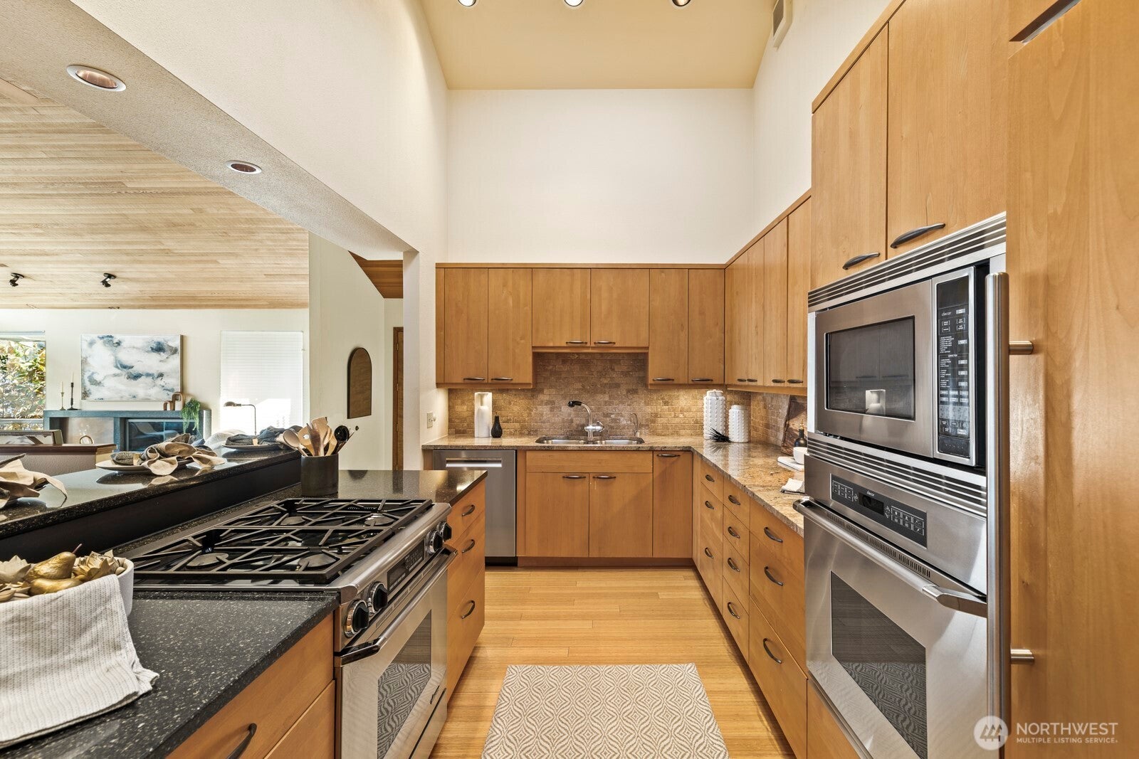 Redmond, Washington, 98052, United States, 4 Bedrooms Bedrooms, ,4 BathroomsBathrooms,Residential,Active,1989771