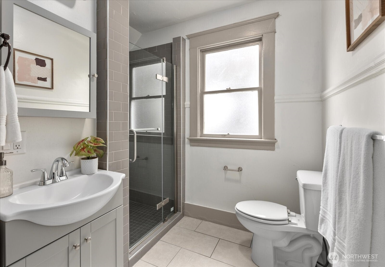 Seattle, Washington, 98102, United States, 4 Bedrooms Bedrooms, ,2 BathroomsBathrooms,Residential,Active,1905356