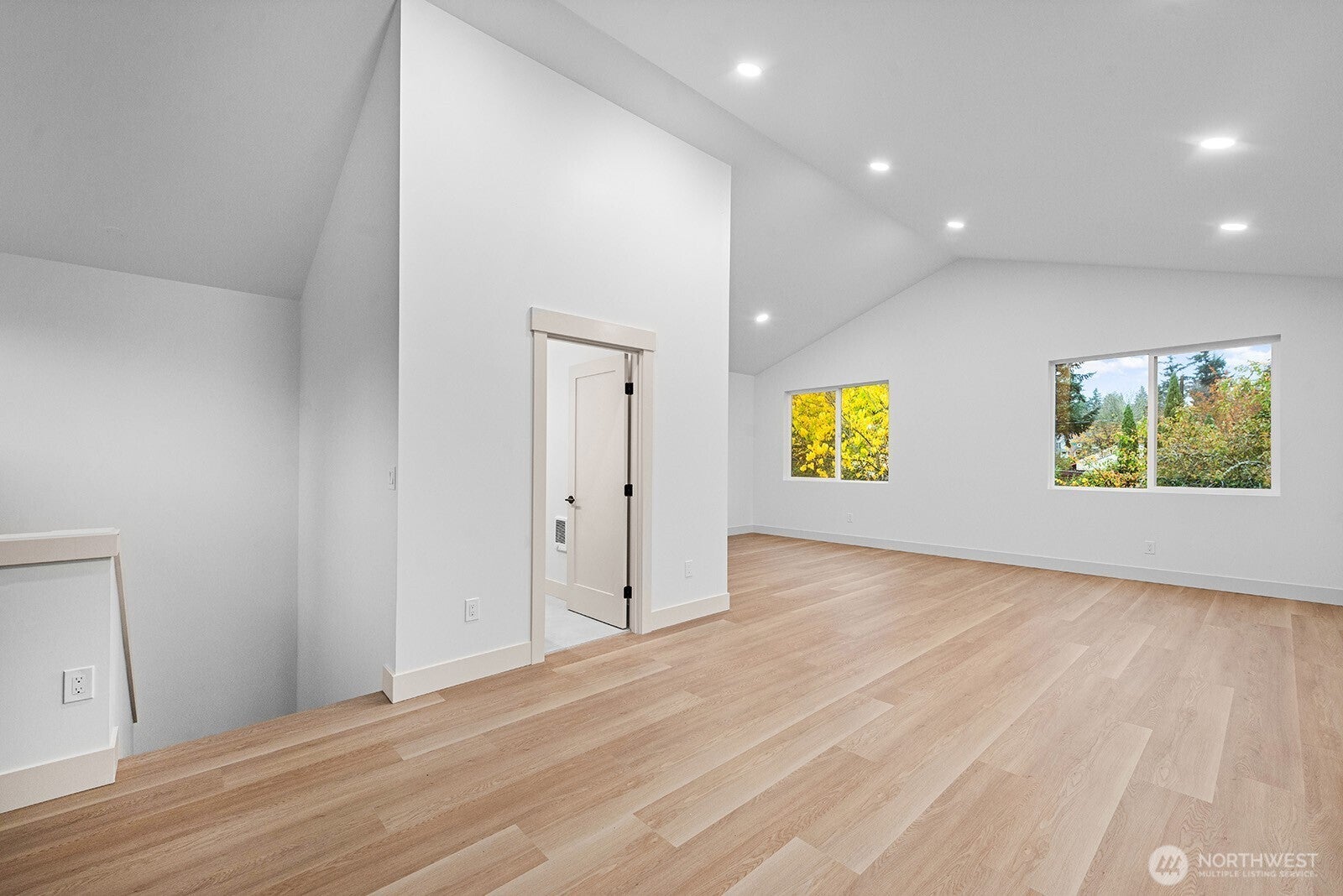 Seattle, Washington, 98125, United States, 4 Bedrooms Bedrooms, ,4 BathroomsBathrooms,Residential,Active,1988448