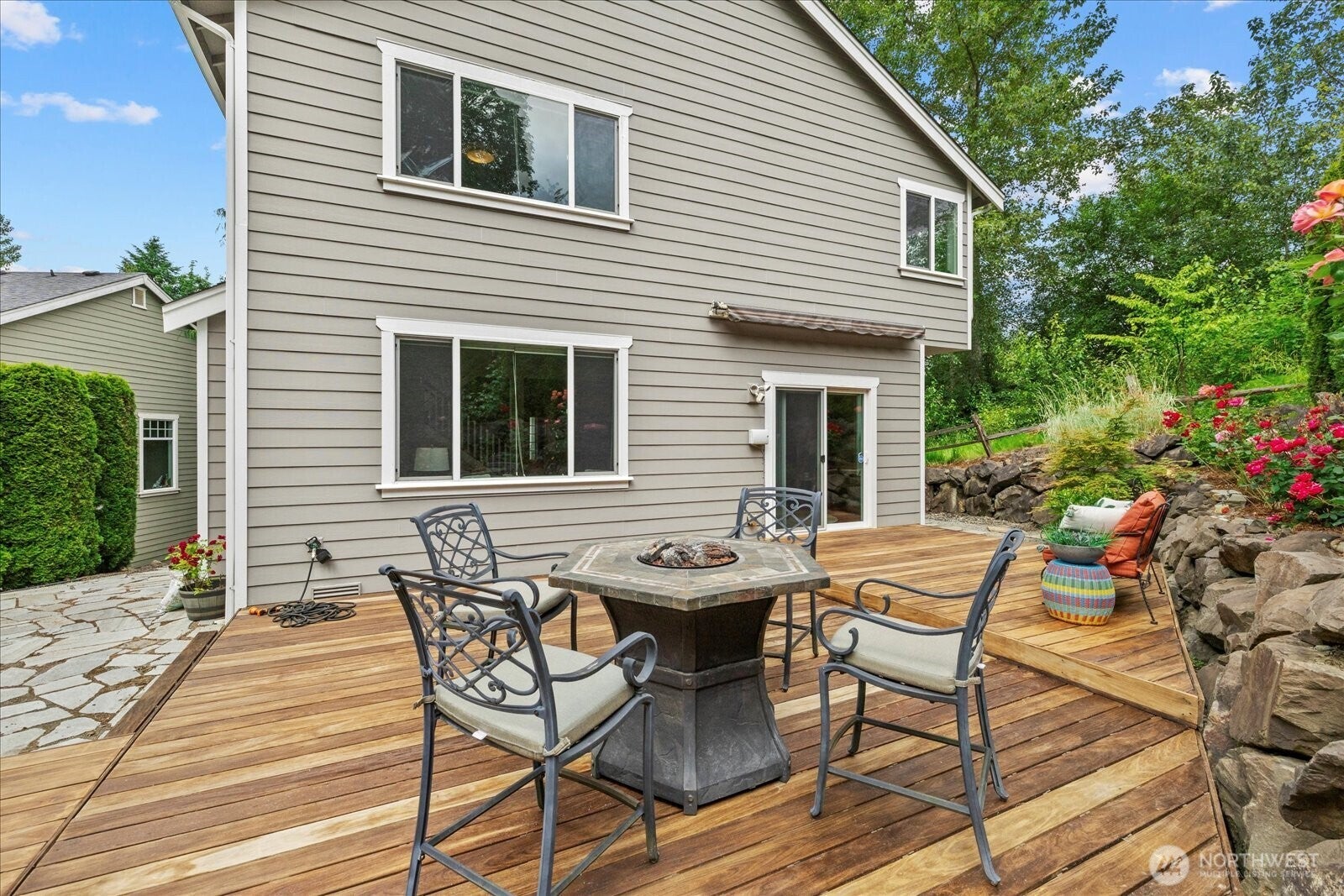 Newcastle, Washington, 98056, United States, 4 Bedrooms Bedrooms, ,3 BathroomsBathrooms,Residential,Active,1850683